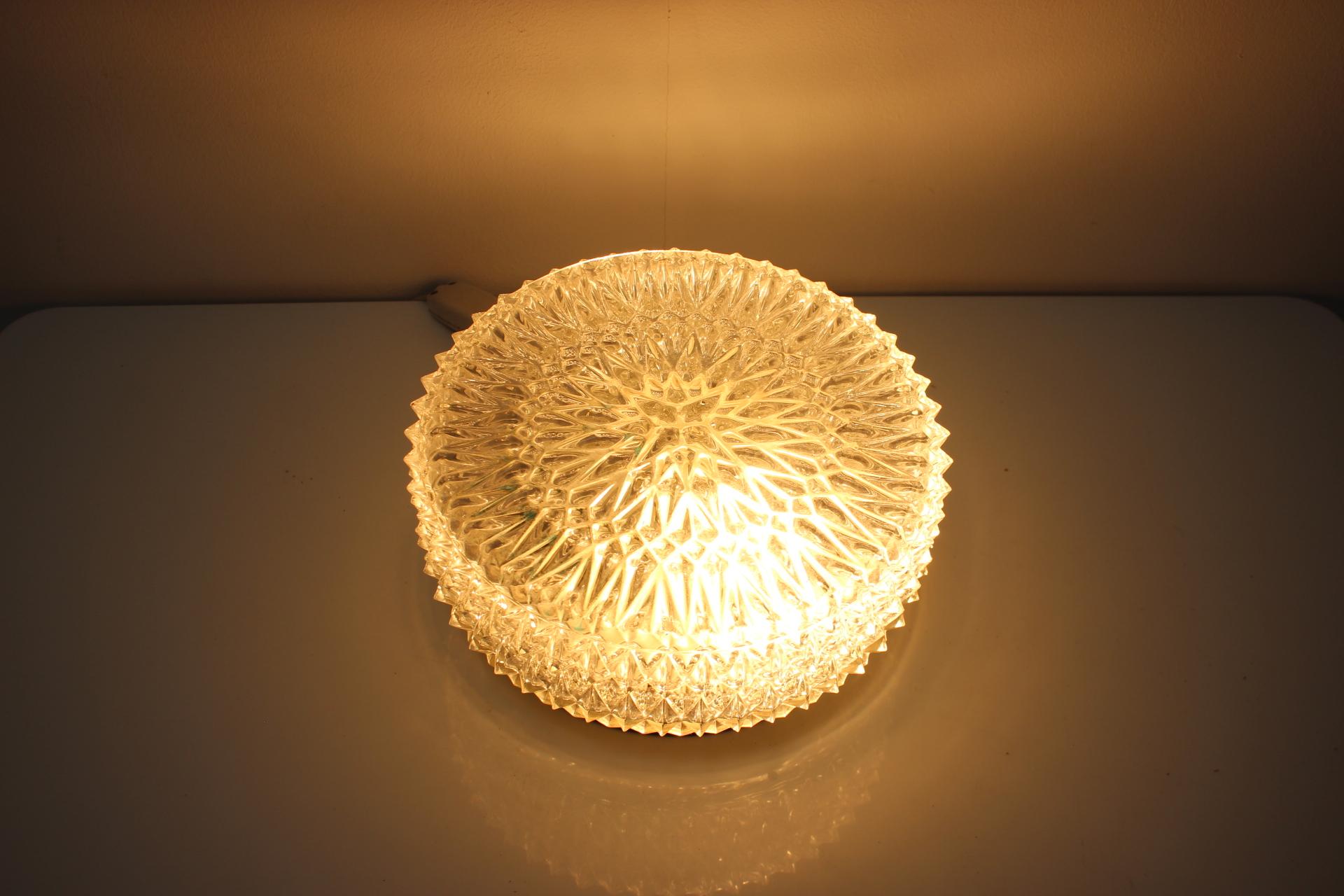 1970's Decken- oder Wandlampe, Tschechoslowakei im Zustand „Gut“ im Angebot in Praha, CZ
