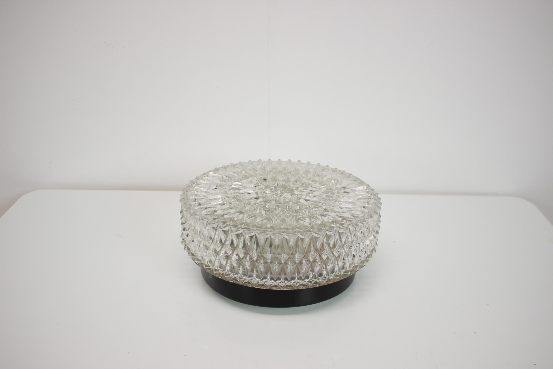 1970's Decken- oder Wandlampe, Tschechoslowakei (Glas) im Angebot