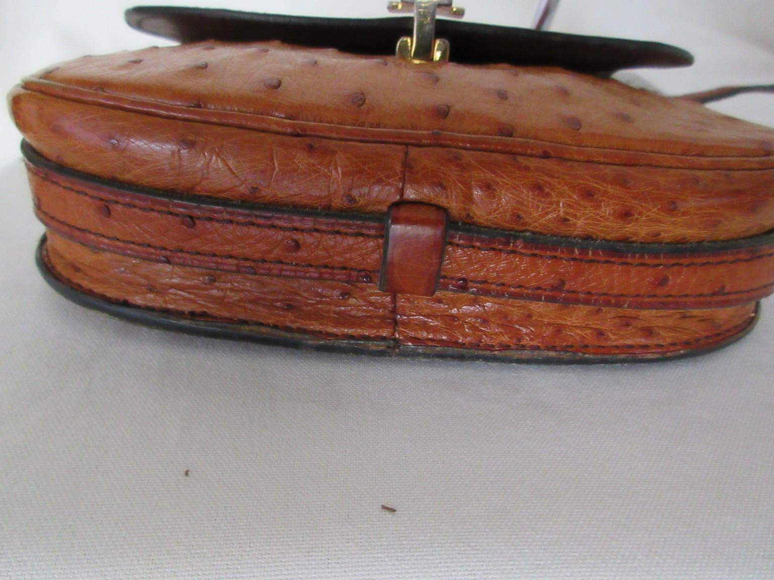 Borsa Triomphe in pelle di struzzo Celine anni '70, cognac, piccola in vendita 2