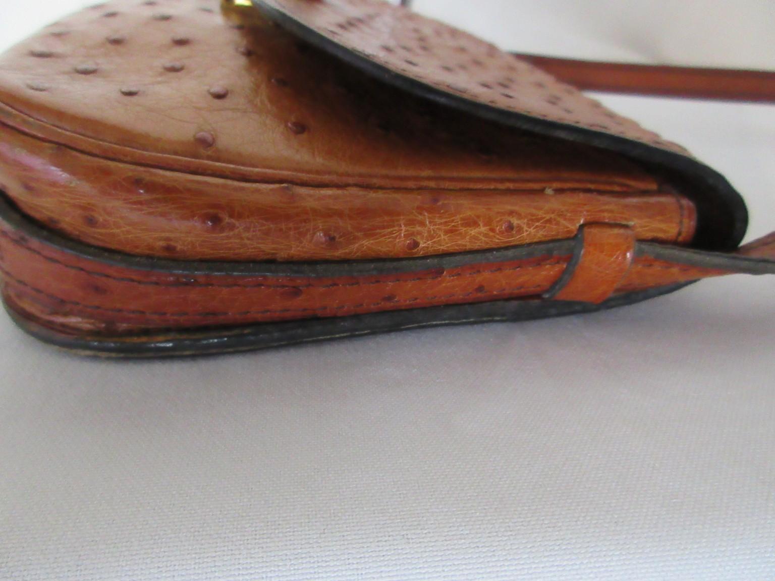 Borsa Triomphe in pelle di struzzo Celine anni '70, cognac, piccola in vendita 3