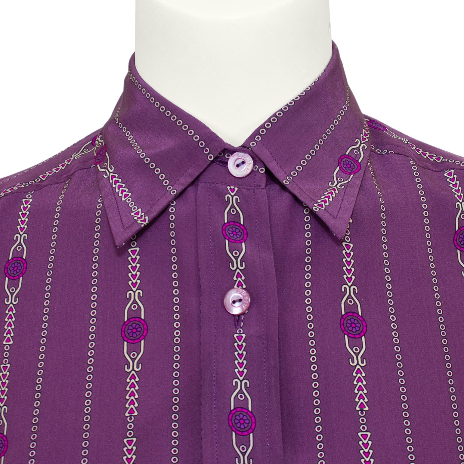 1970s Celine Purple Silk Blouse with Chainlink Pattern (Chemisier en soie violette à motifs de mailles) Pour femmes en vente
