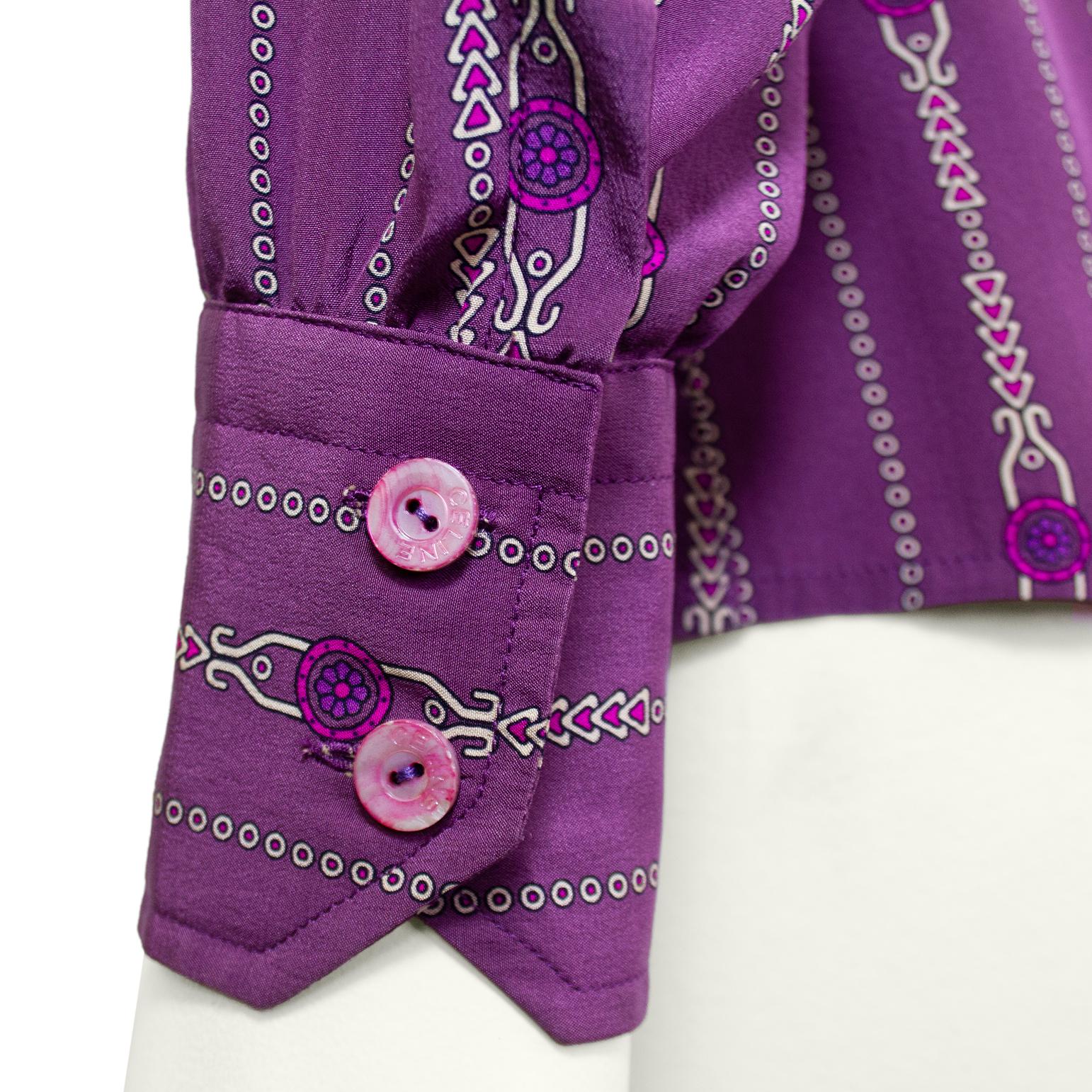 1970s Celine Purple Silk Blouse with Chainlink Pattern (Chemisier en soie violette à motifs de mailles) en vente 1
