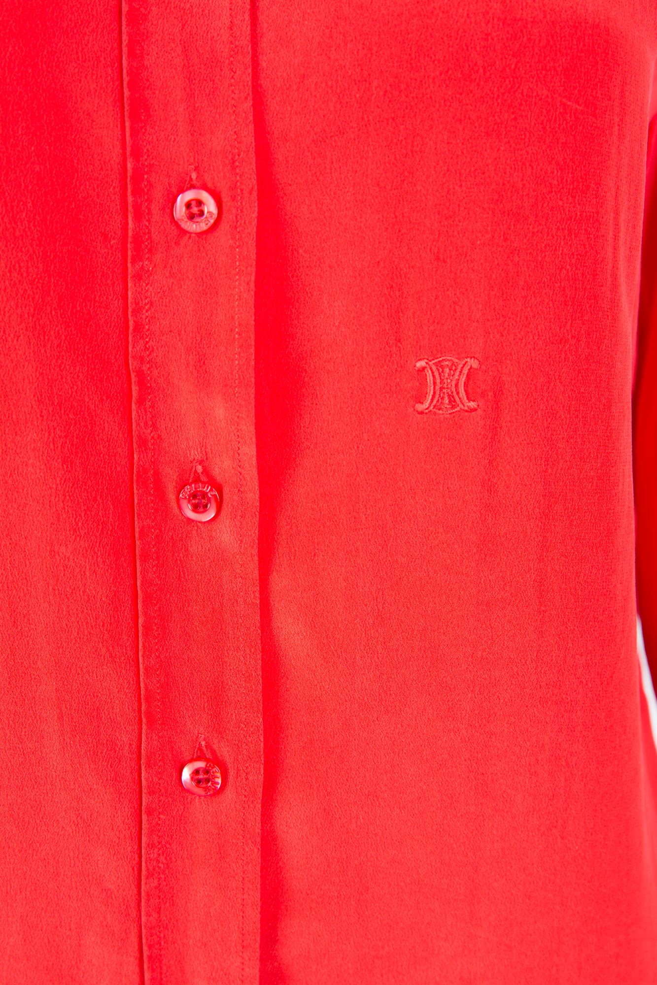 1970s Celine red silk shirt featuring featuring a shirt collar, with a separated tie, a Celine logo on the bust, and logo Celine buttons.
100% silk
Estimated size 38fr/US6 /UK10
We guarantee you will receive this gorgeous item as described and