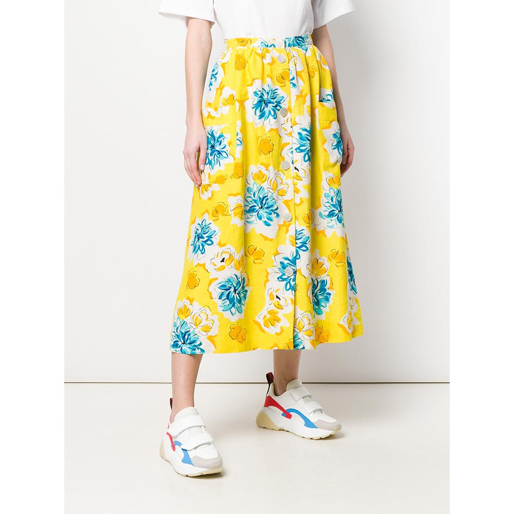 Céline wide skirt in yellow linen with floral print. Model with high waist, mid-calf length and front closure with white buttons.

Years: 70s

Made in France

Size: 38 FR

Linear measures

Lenght: 89 cm
Waist: 37 cm
Hips: 76 cm

