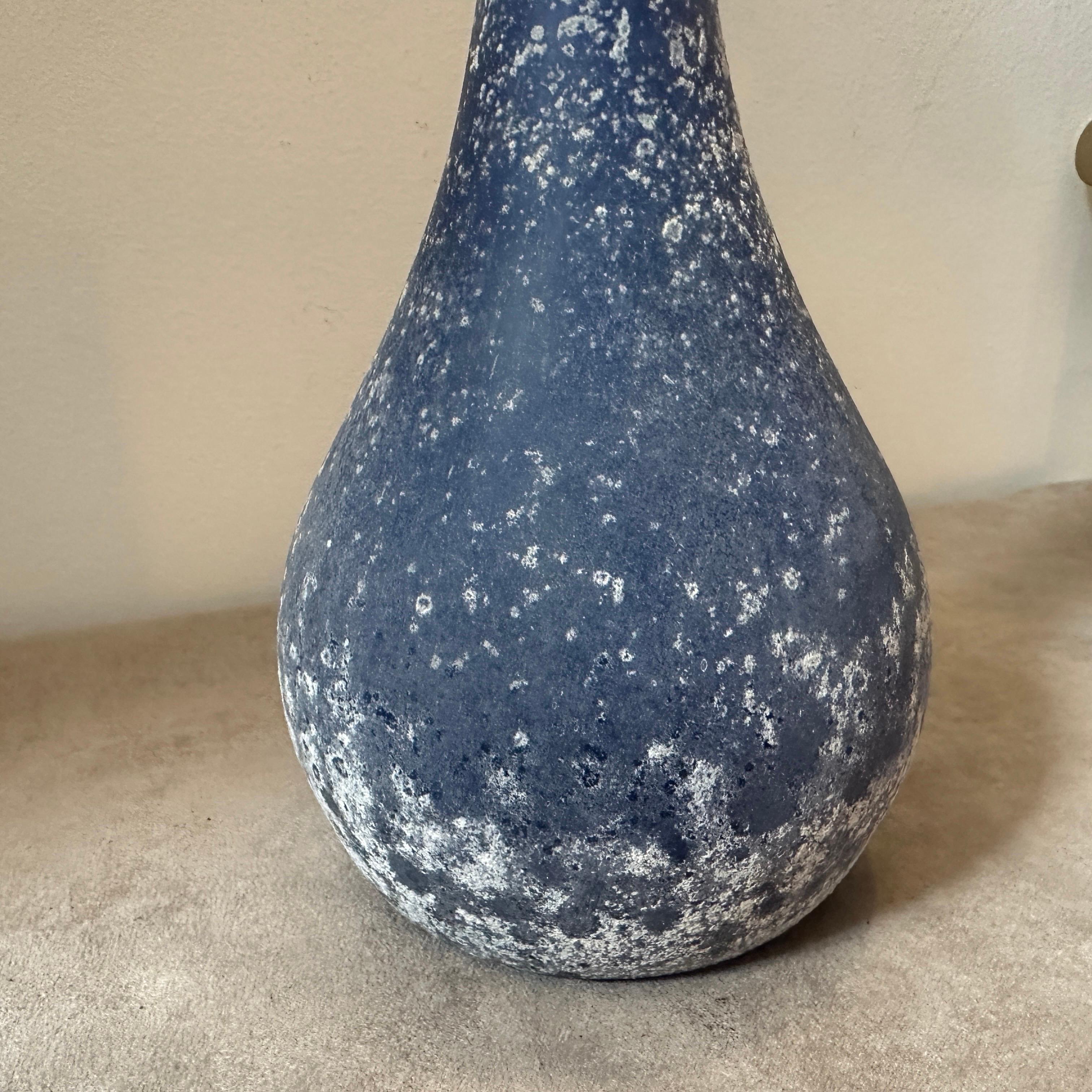 1970s Cenedese Attributed Modernist Blue and White Scavo Murano Glass Vase For Sale 5