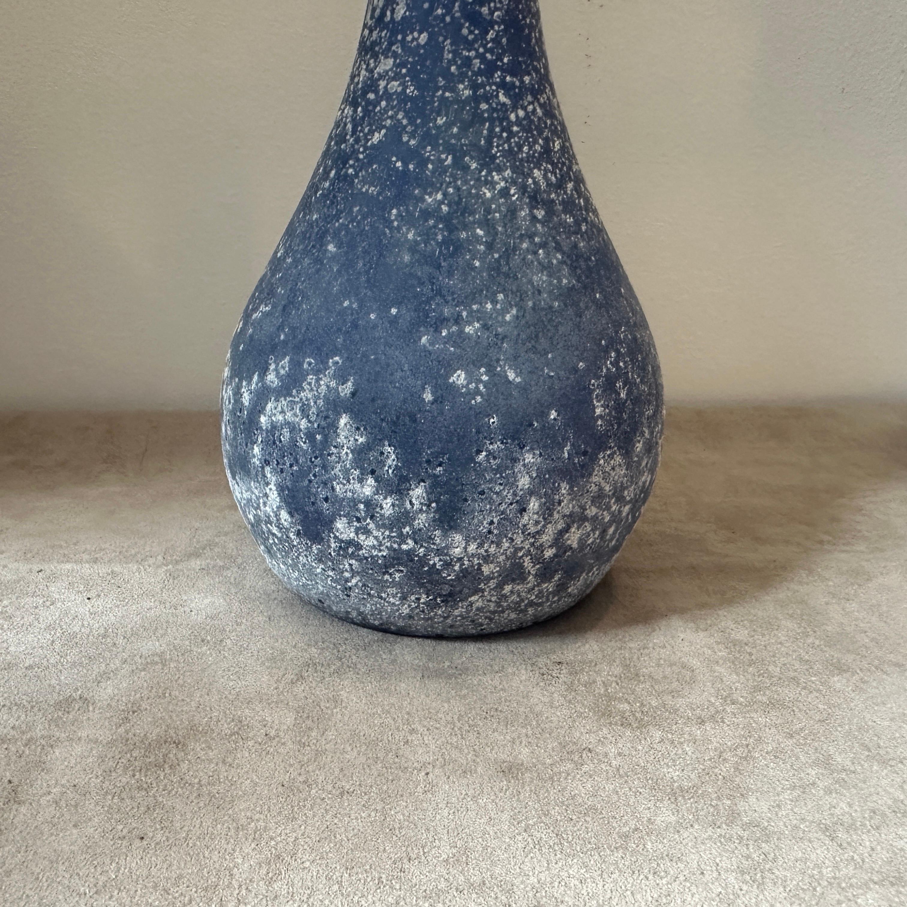 1970s Cenedese Attributed Modernist Blue and White Scavo Murano Glass Vase For Sale 2