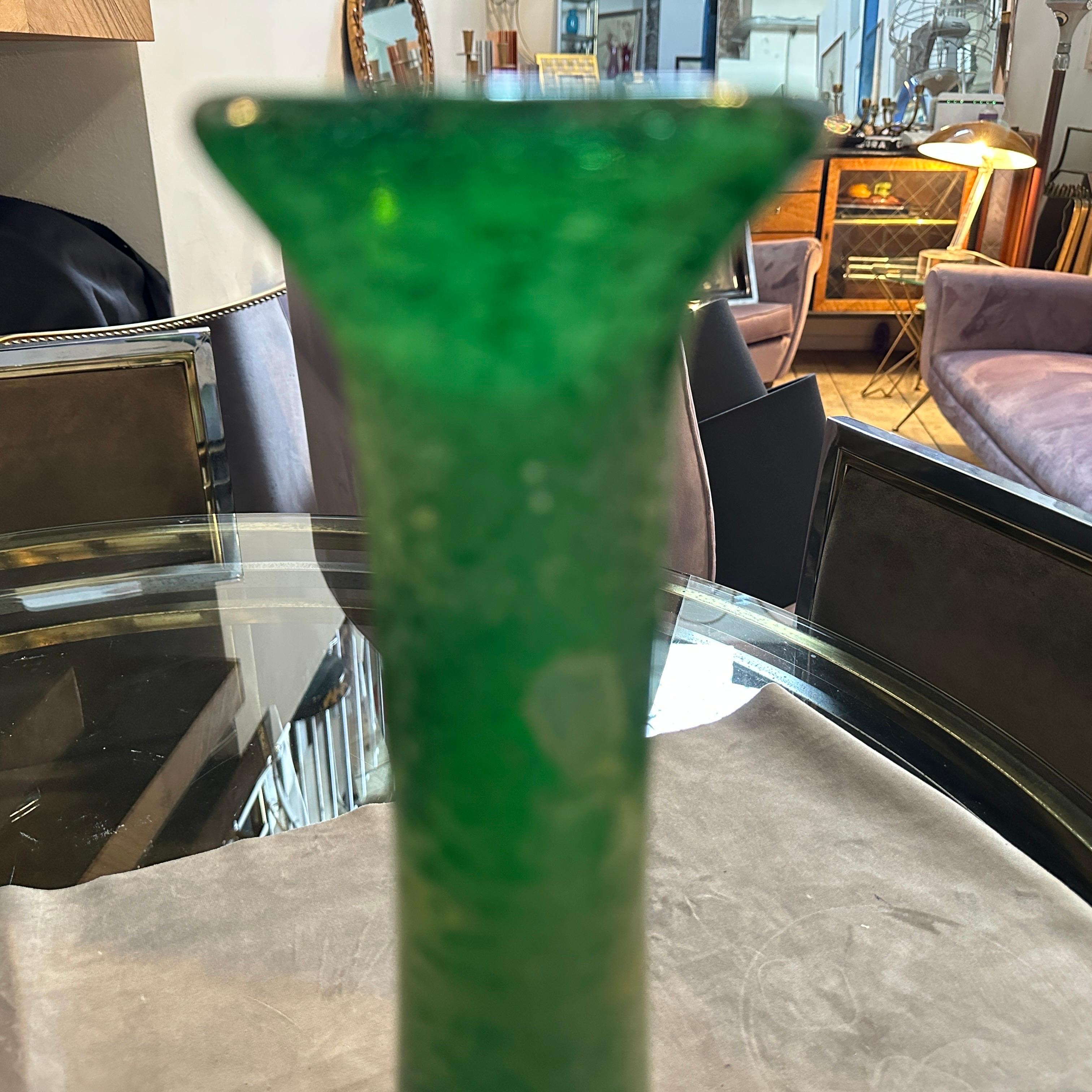 1970er Cenedese zugeschrieben Modernist Grün Scavo Murano Glas Vase im Angebot 3