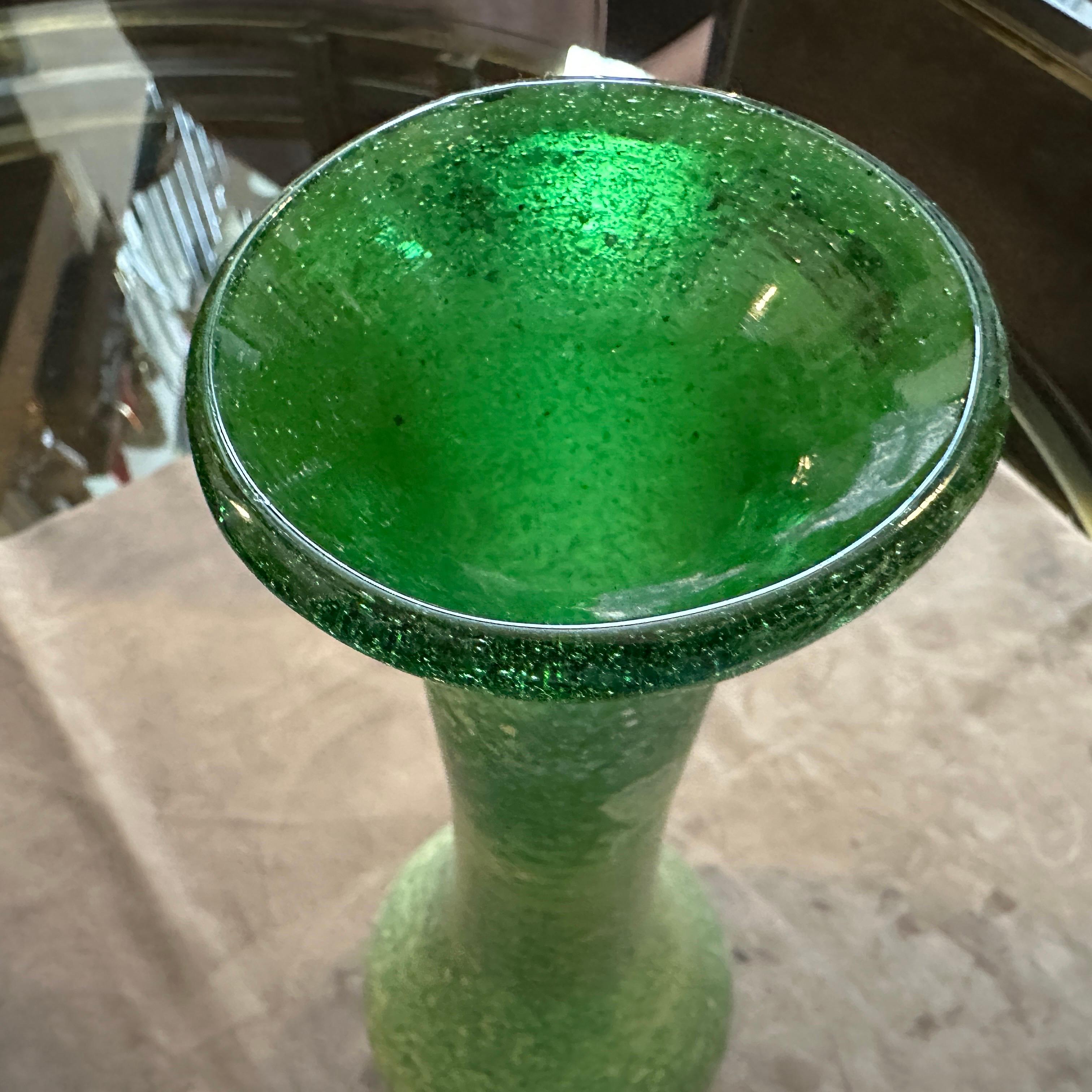 1970er Cenedese zugeschrieben Modernist Grün Scavo Murano Glas Vase im Angebot 4