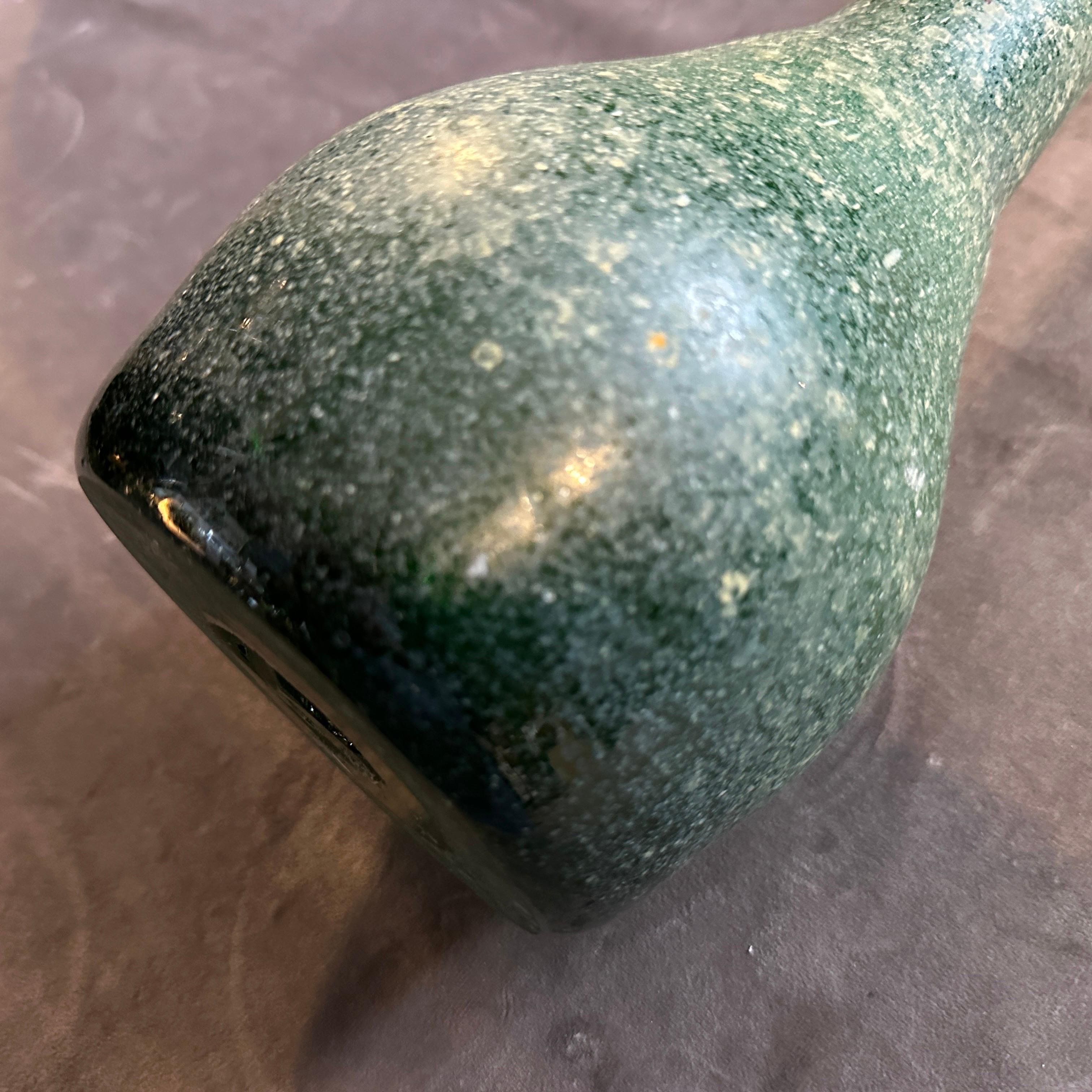 1970er Cenedese zugeschrieben Modernist Grün Scavo Murano Glas Vase (Handgefertigt) im Angebot