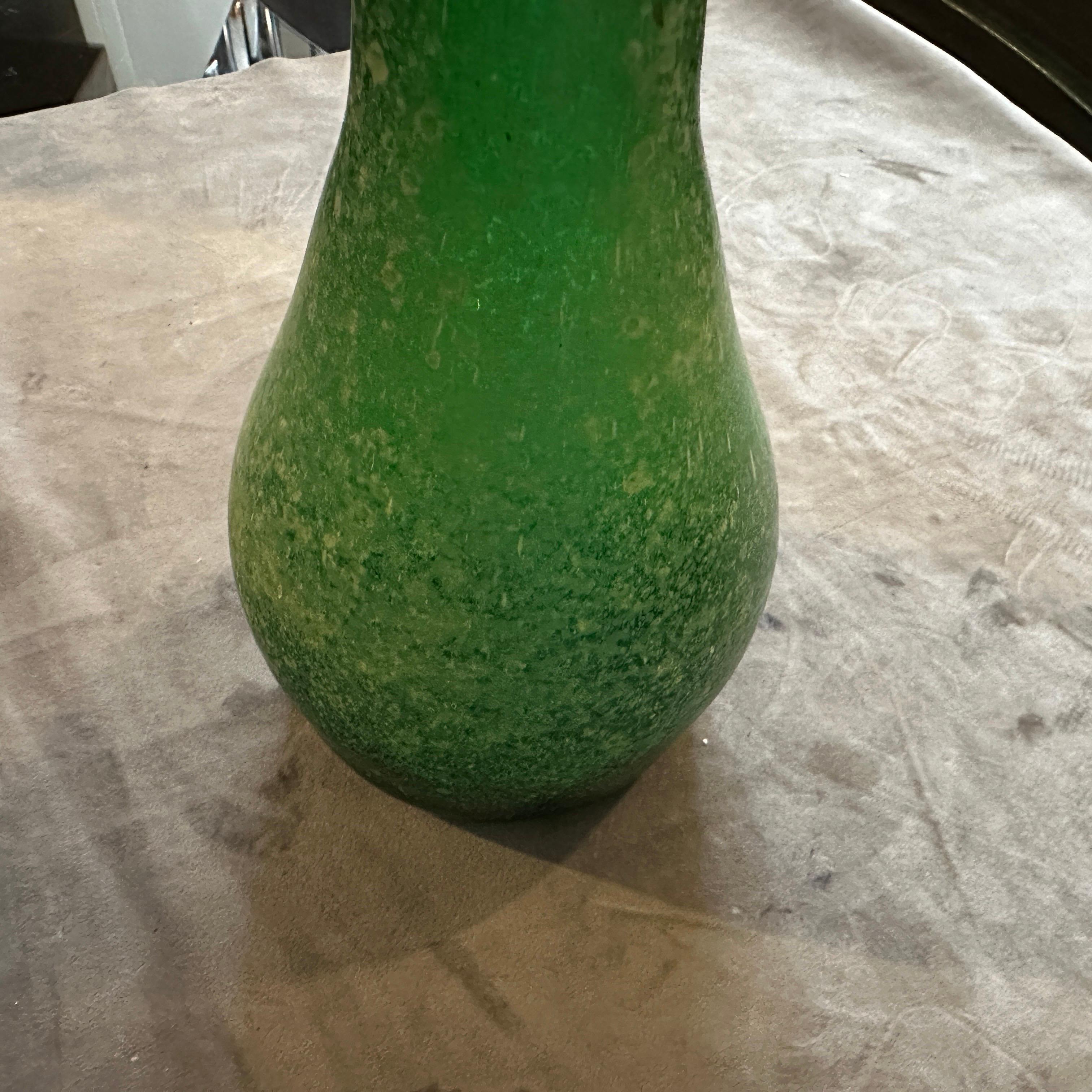 1970er Cenedese zugeschrieben Modernist Grün Scavo Murano Glas Vase im Zustand „Hervorragend“ im Angebot in Aci Castello, IT