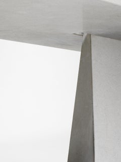 Tavolo centrale degli anni '70 della serie Incas di Angelo Mangiarotti