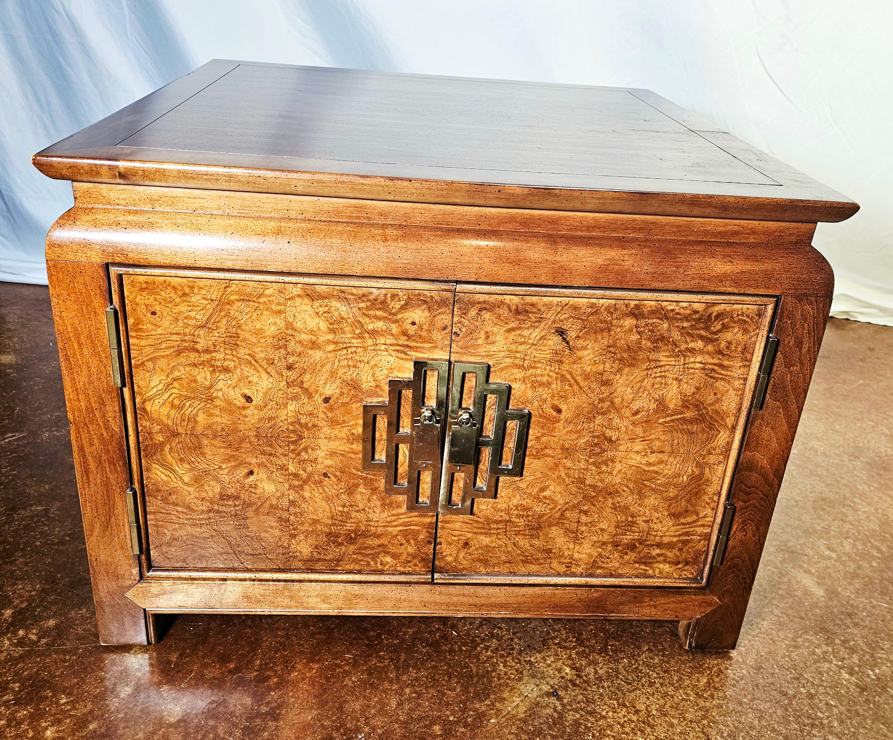 1970 Century Furniture Chin Hua Table by Raymond K.K. Sabota en vente 3