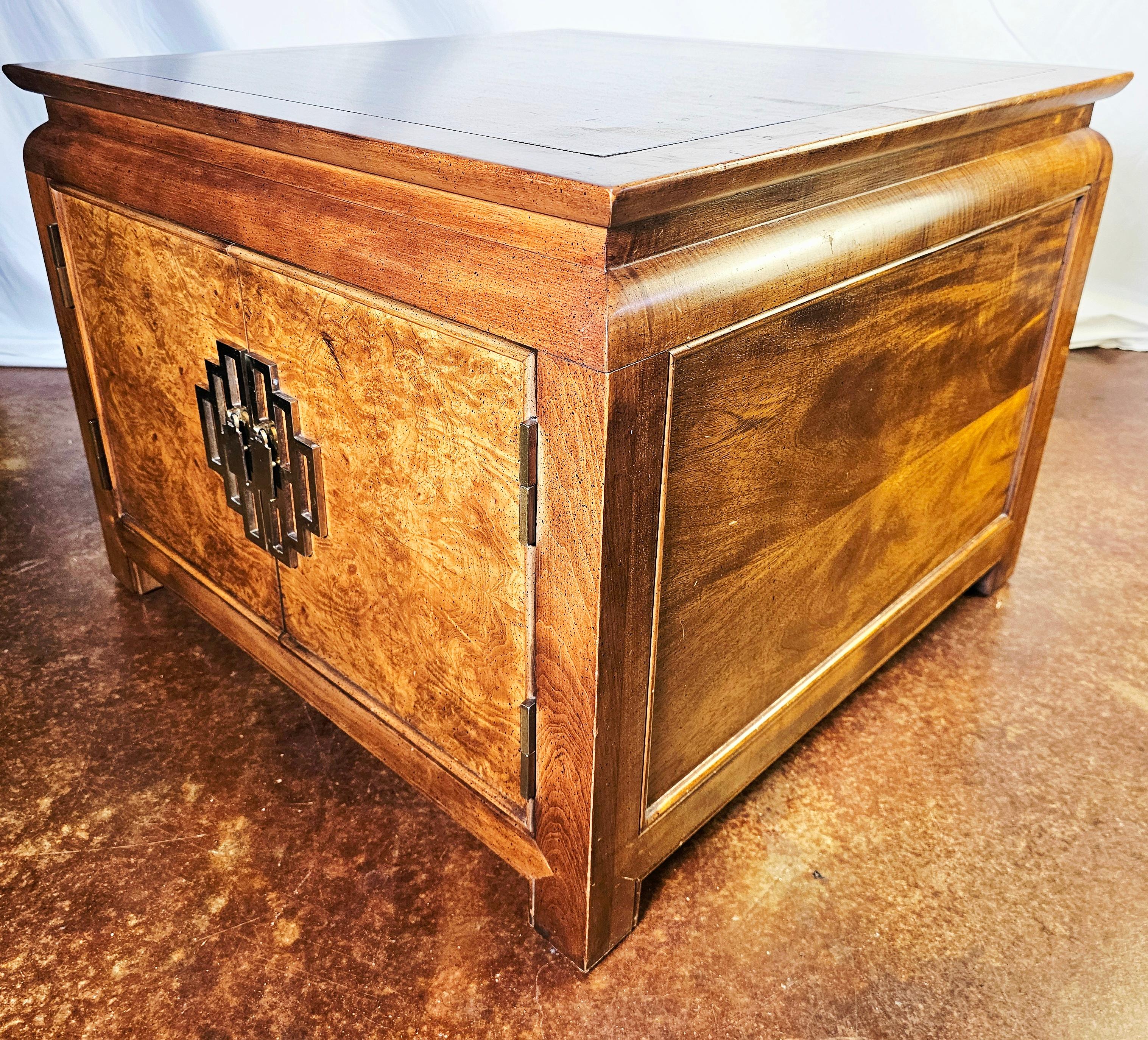 1970 Century Furniture Chin Hua Table by Raymond K.K. Sabota en vente 4