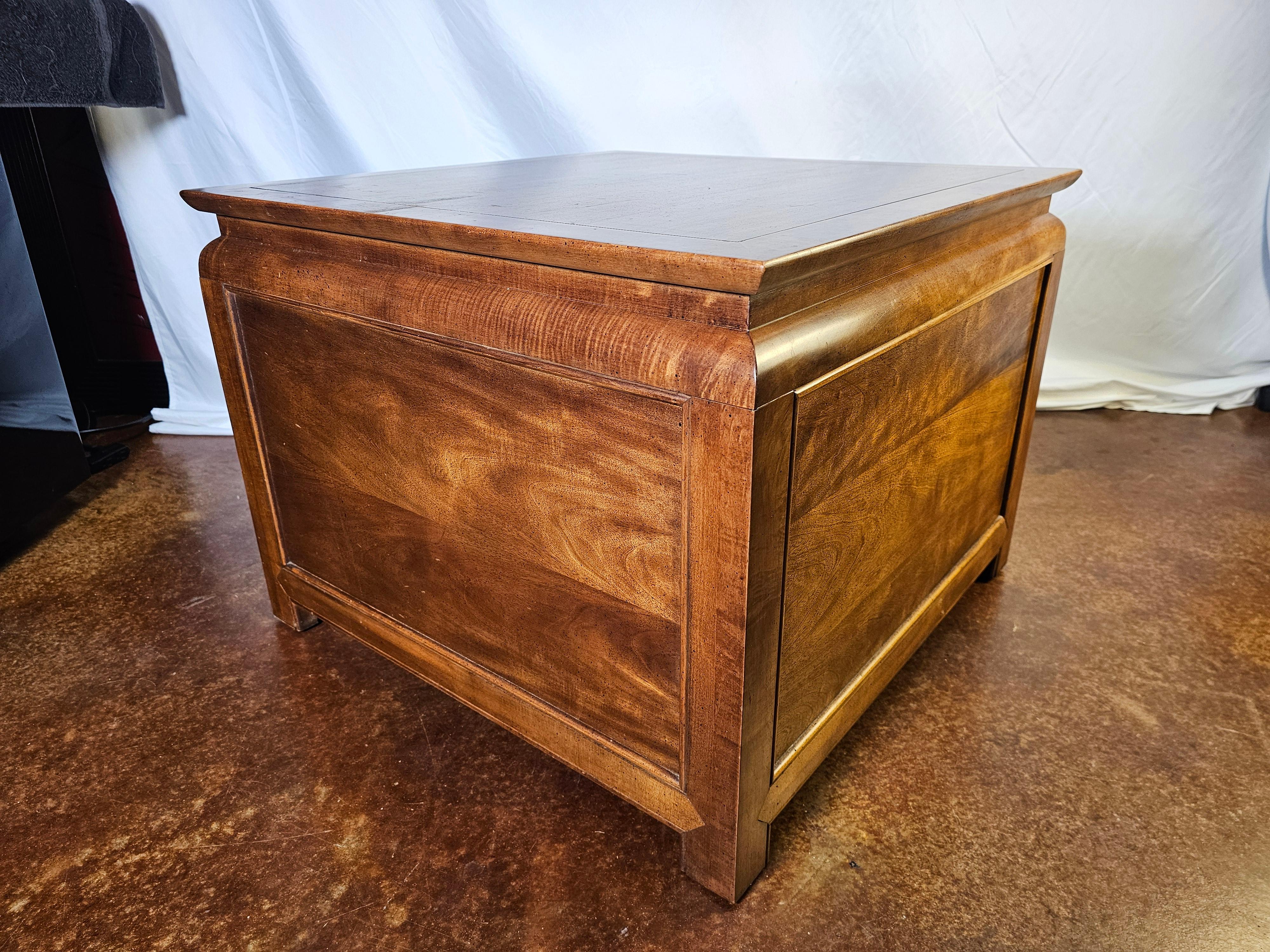 1970 Century Furniture Chin Hua Table by Raymond K.K. Sabota en vente 5