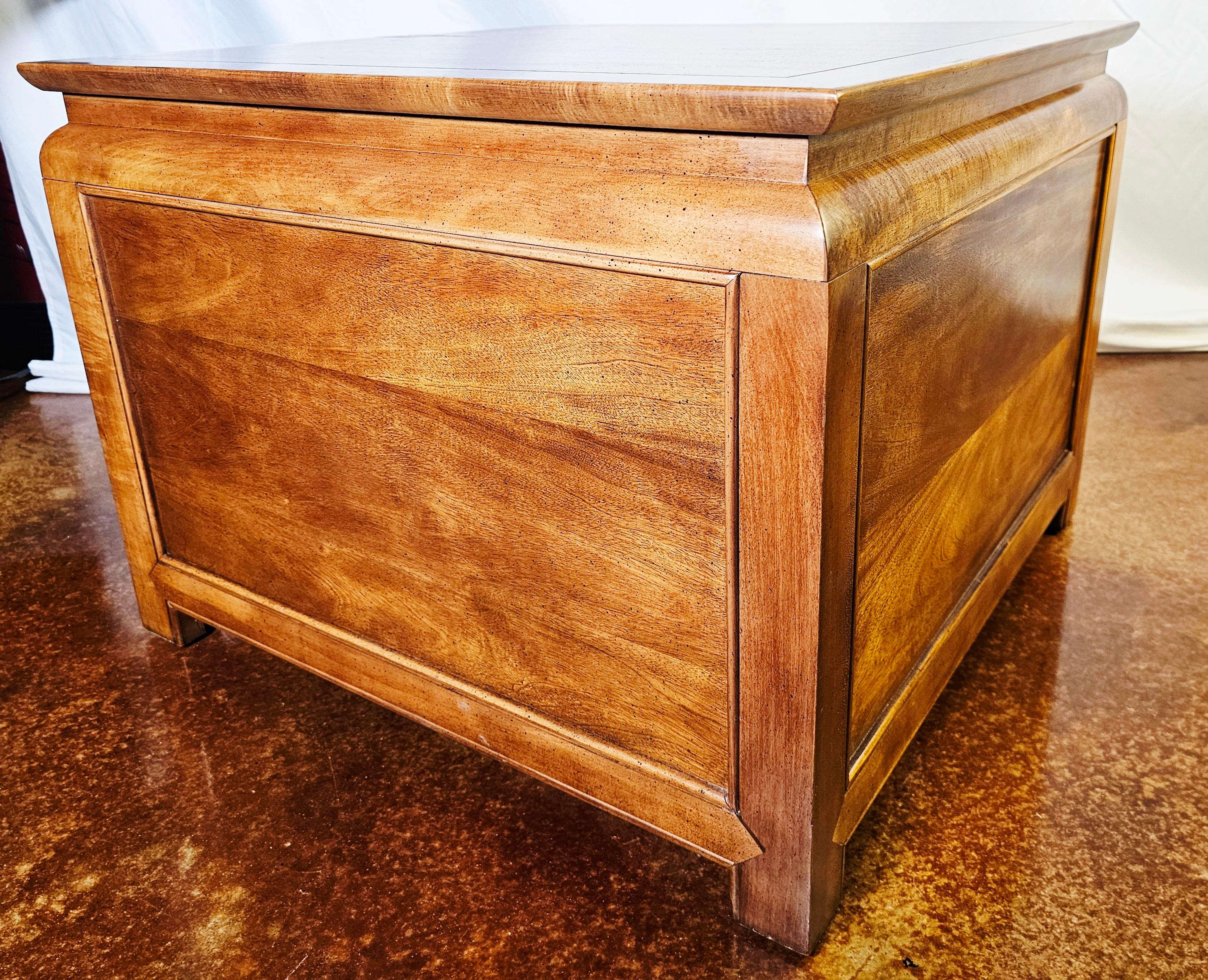 1970 Century Furniture Chin Hua Table by Raymond K.K. Sabota en vente 6