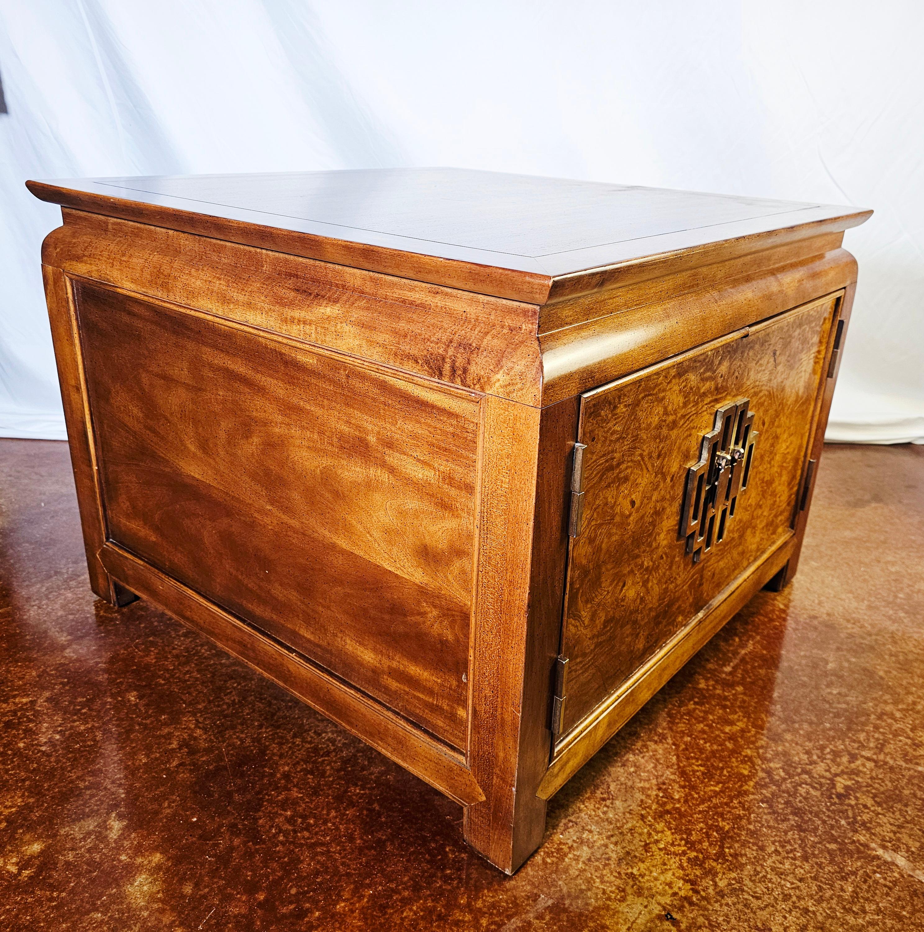 1970 Century Furniture Chin Hua Table by Raymond K.K. Sabota en vente 7