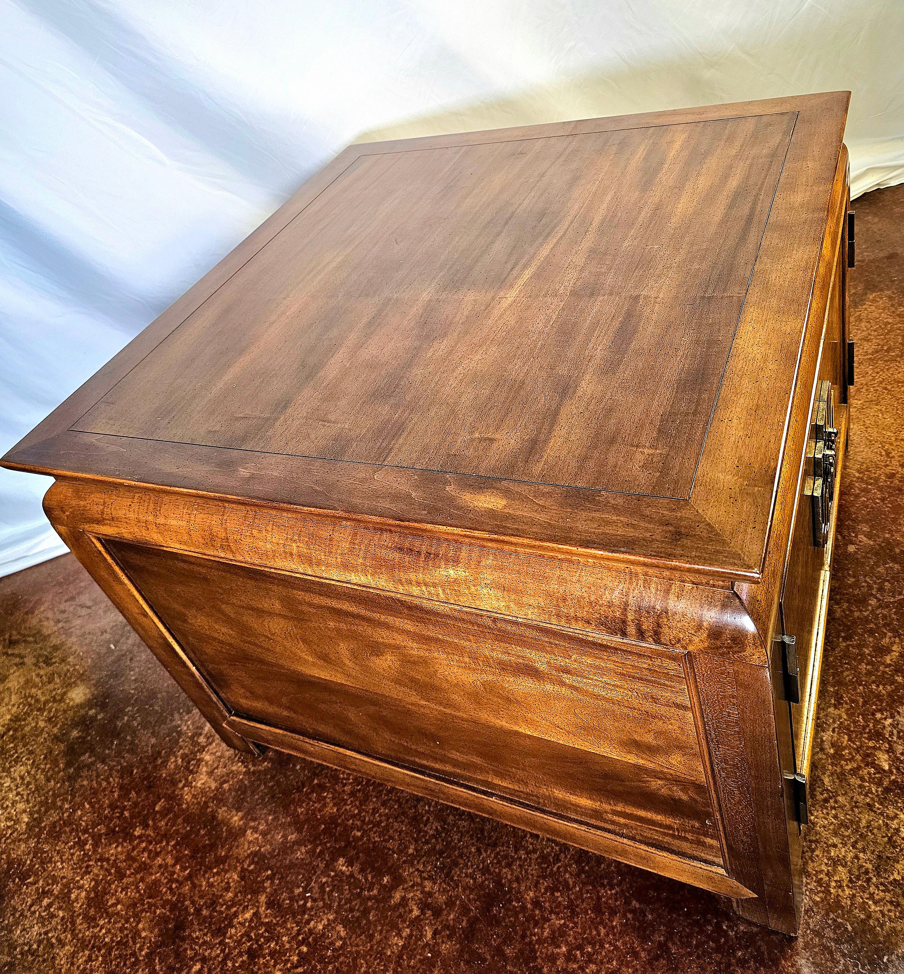 1970 Century Furniture Chin Hua Table by Raymond K.K. Sabota en vente 9