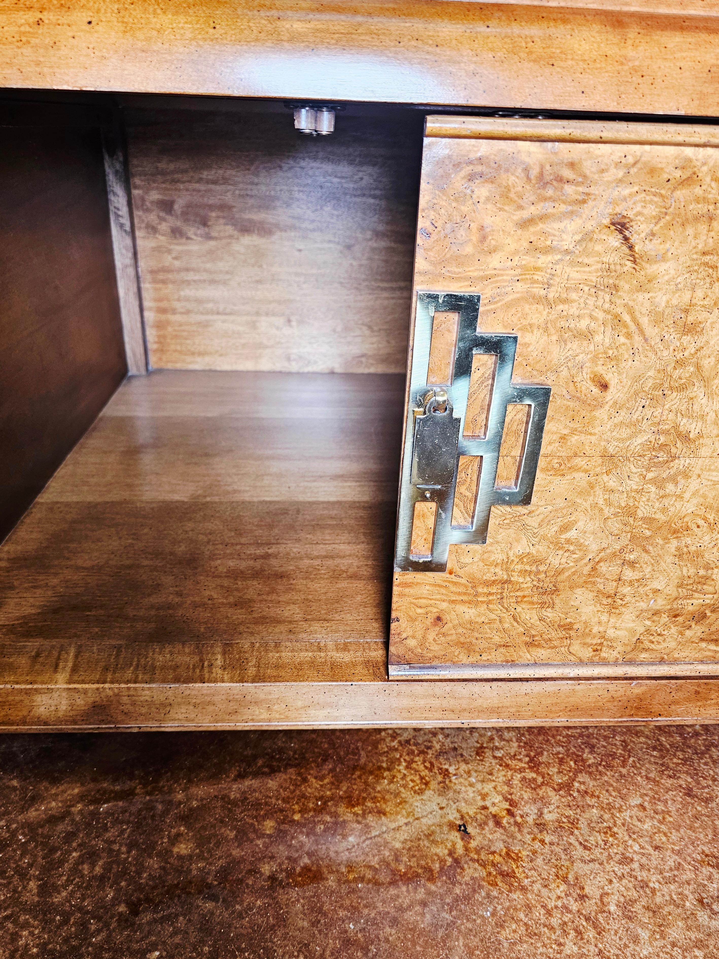 1970 Century Furniture Chin Hua Table by Raymond K.K. Sabota en vente 10