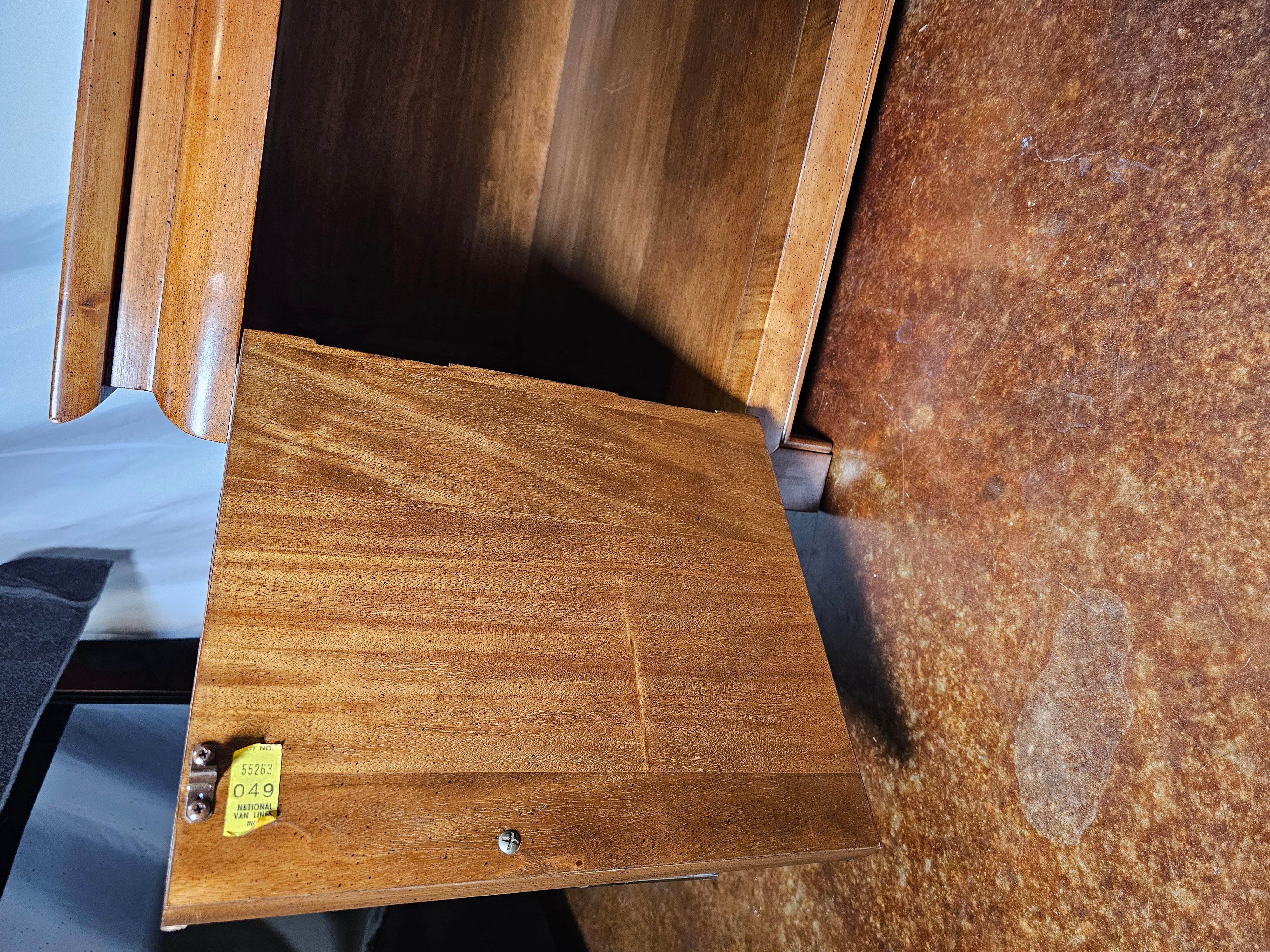 1970 Century Furniture Chin Hua Table by Raymond K.K. Sabota en vente 2