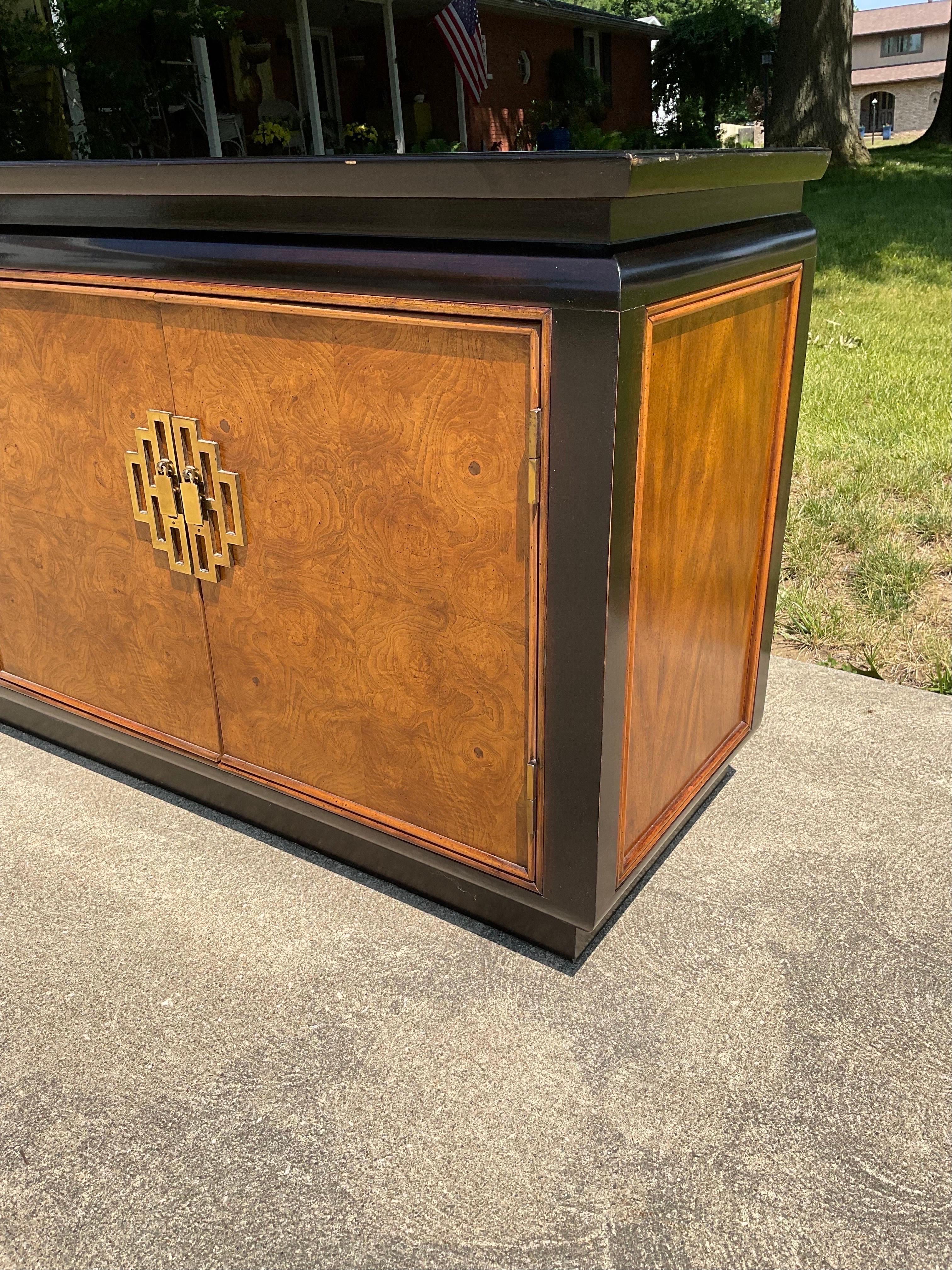 1970’s Century Furniture Sideboard From Their Chin Hua Collection by Raymond Sob In Good Condition For Sale In Hartville, OH