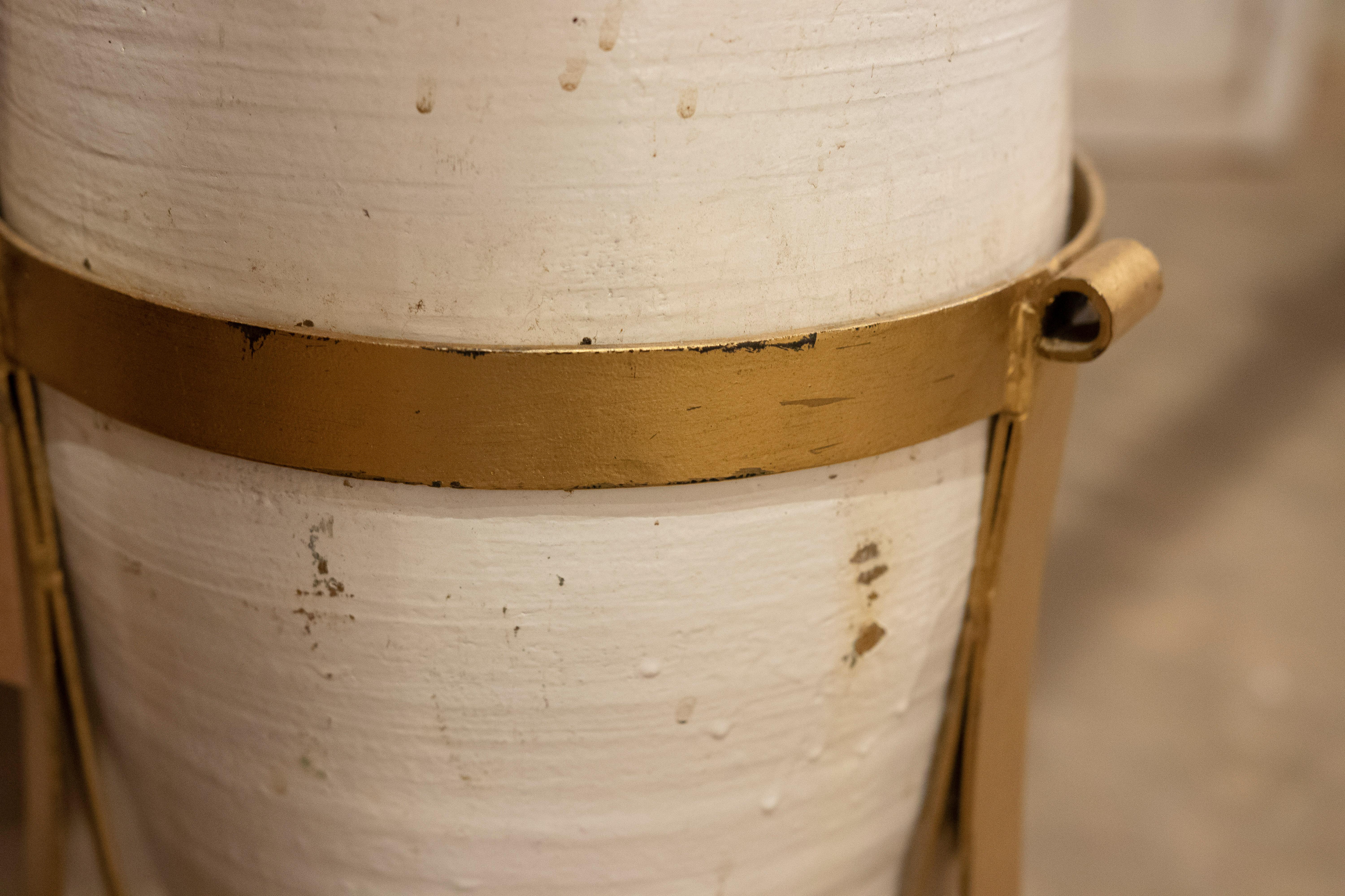 Anfora Ceramics degli anni '70 con base in ferro in vendita 9