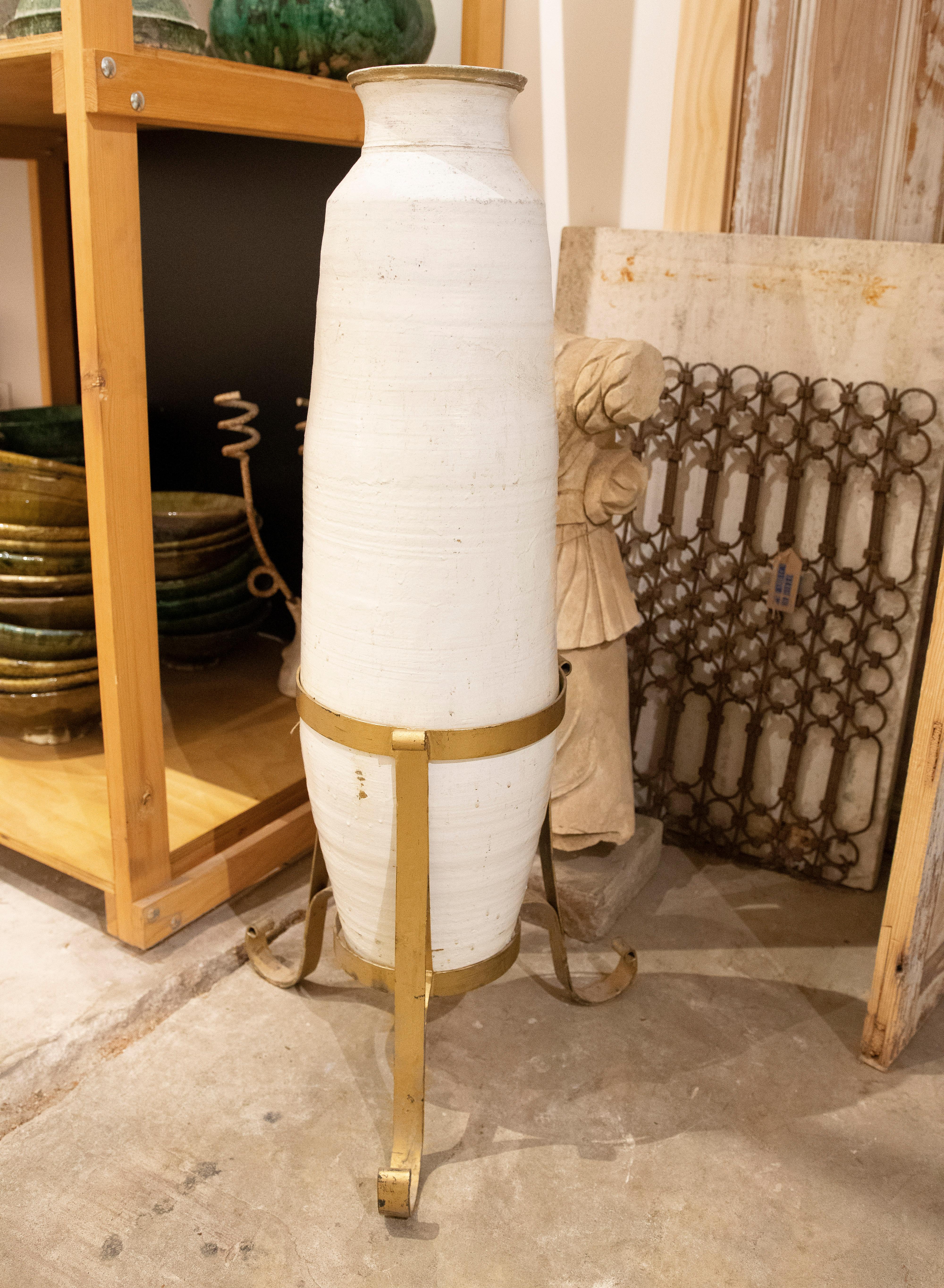 Spagnolo Anfora Ceramics degli anni '70 con base in ferro in vendita