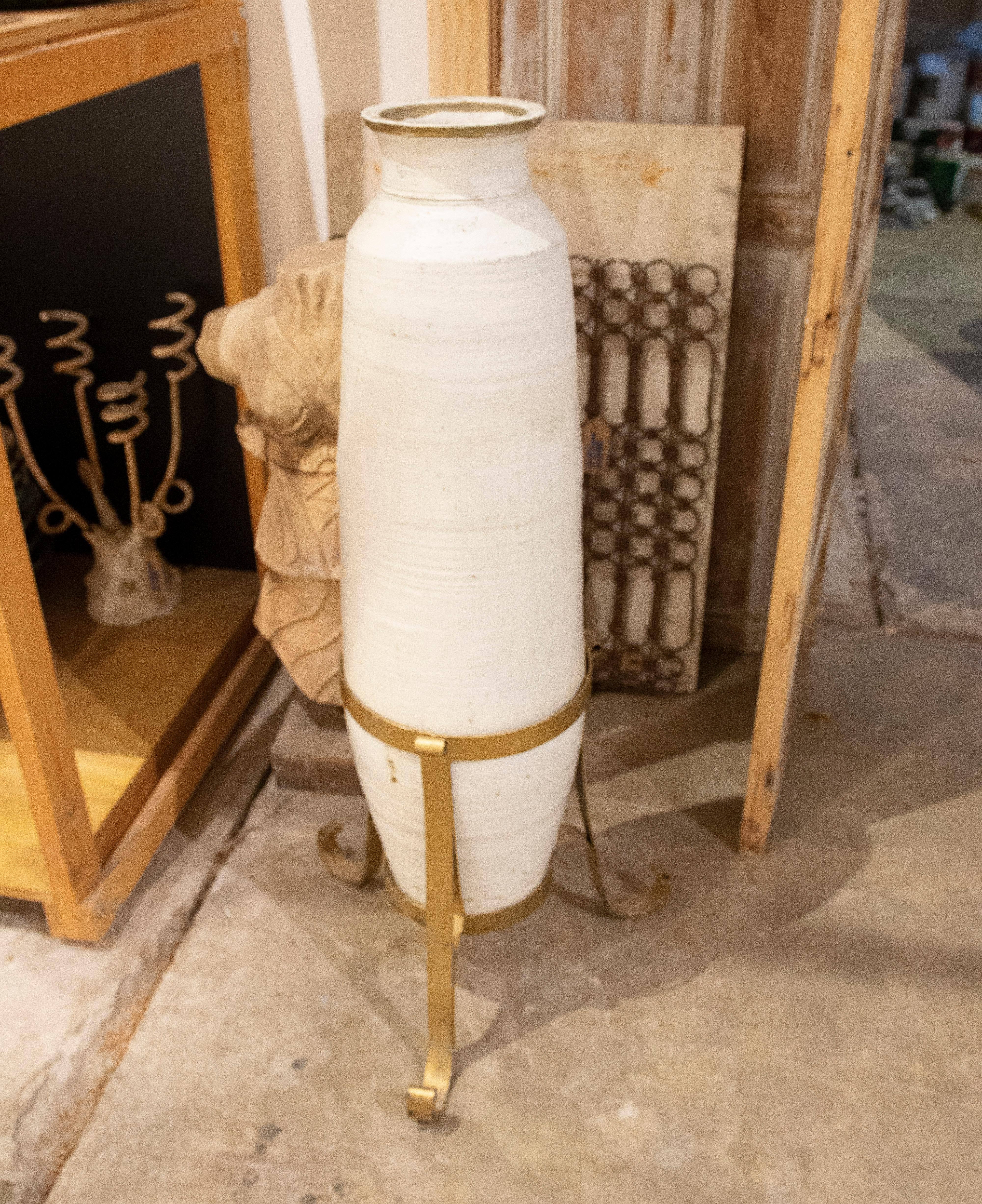 XX secolo Anfora Ceramics degli anni '70 con base in ferro in vendita