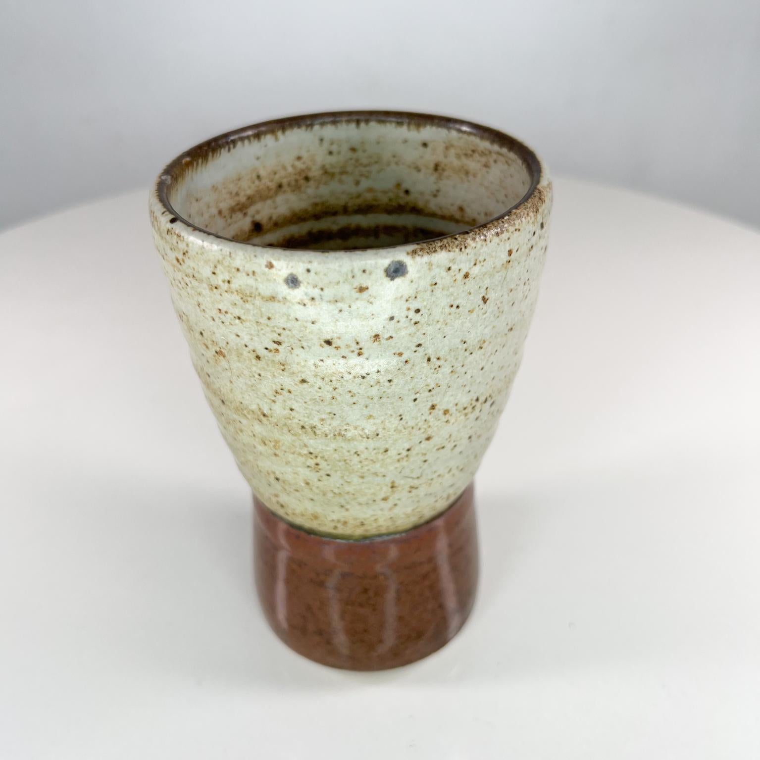 1970s Ceramic Art Pottery Tapered Tumbler Speckled Glass Signed In Good Condition For Sale In Chula Vista, CA