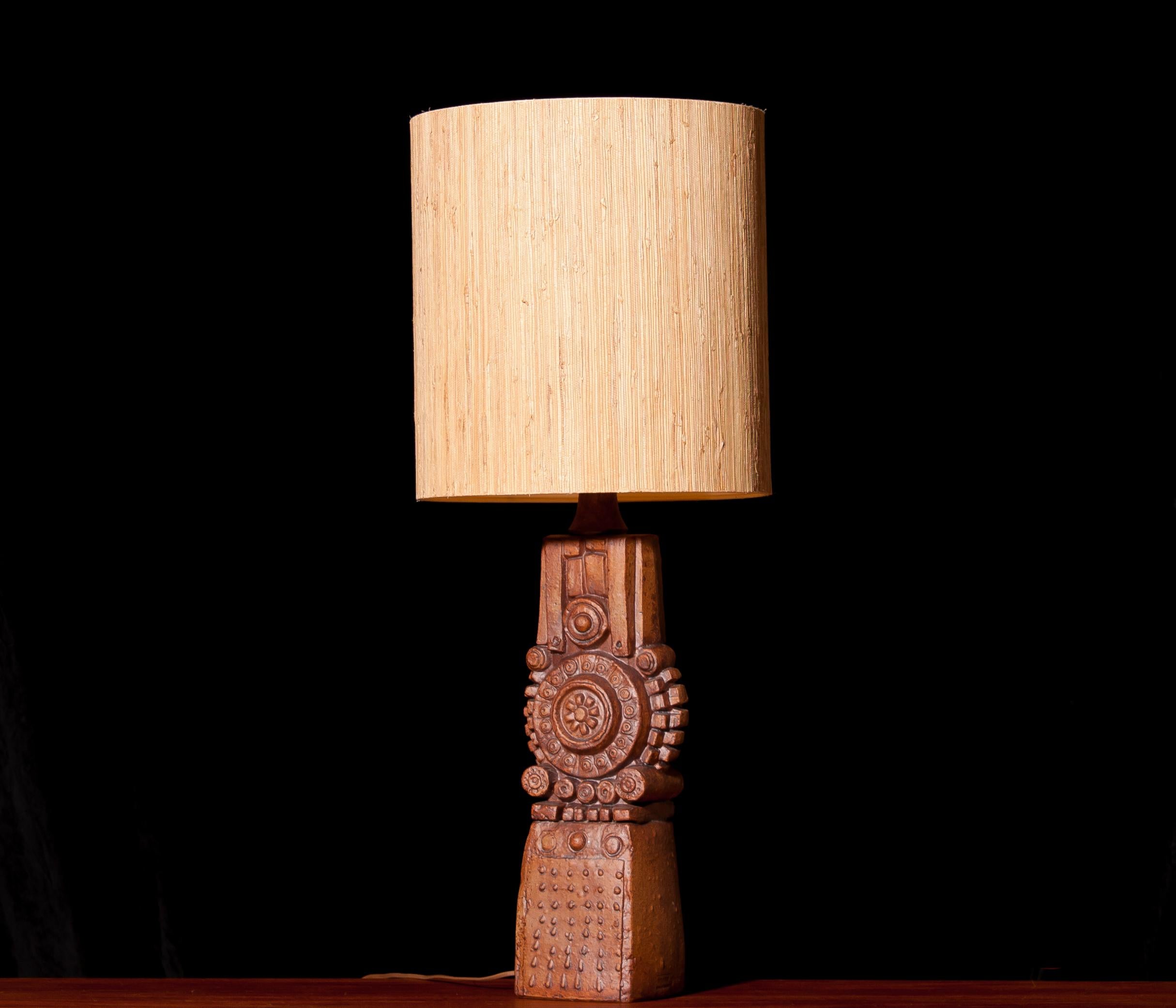 Very beautiful table lamp made by Bernard Rooke.
This wonderful lamp is made of glazed ceramic.
Inscribed by Bernard Rooke.
It is in excellent condition.
Period 1970s
Dimensions: H 88 cm, ø.36 cm.
    