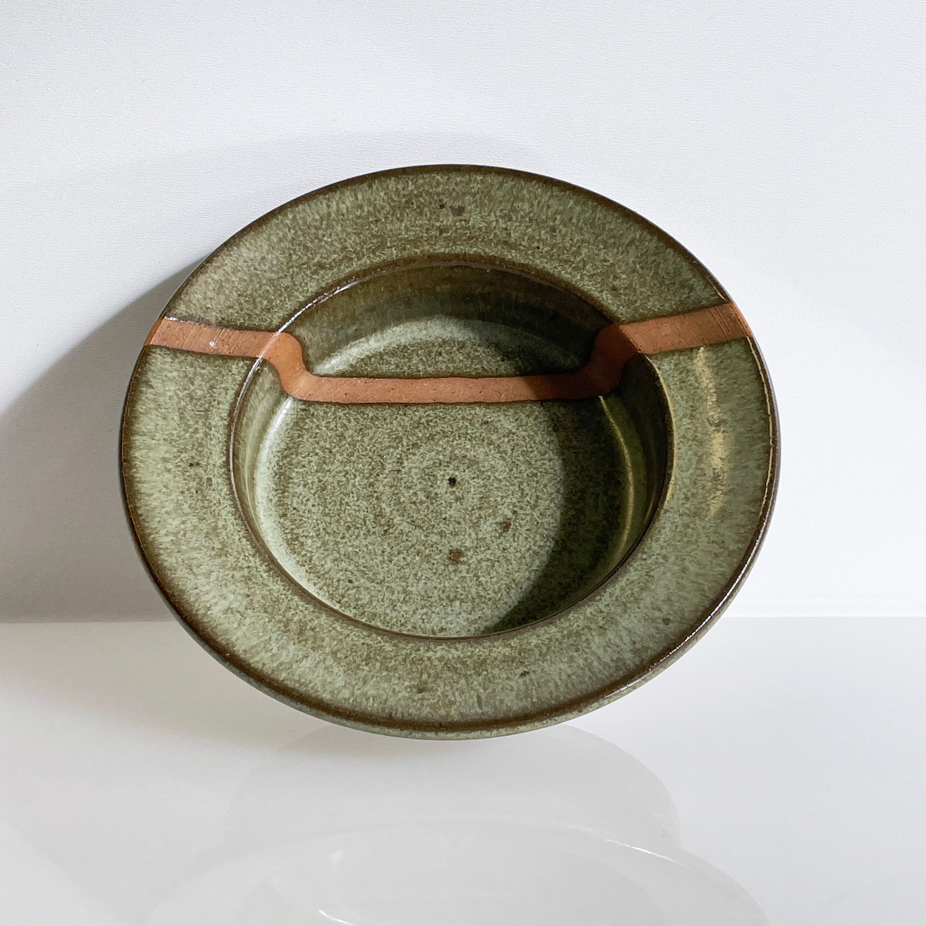 Danish ceramic bowl by Bjergard, Denmark in the 1970's. Features an olive green / seafoam green glaze with rust / ochre stripe running throughout. Maker's mark on base and numbered: 316. Beautiful example of Danish Modern. In perfect condition.
