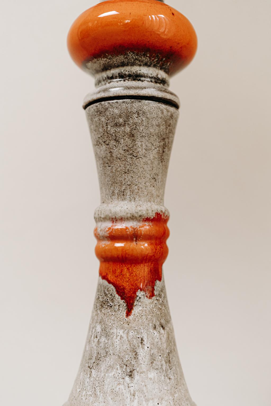 Keramik-Stehleuchte aus den 1970er Jahren mit originalem Lampenschirm im Angebot 2
