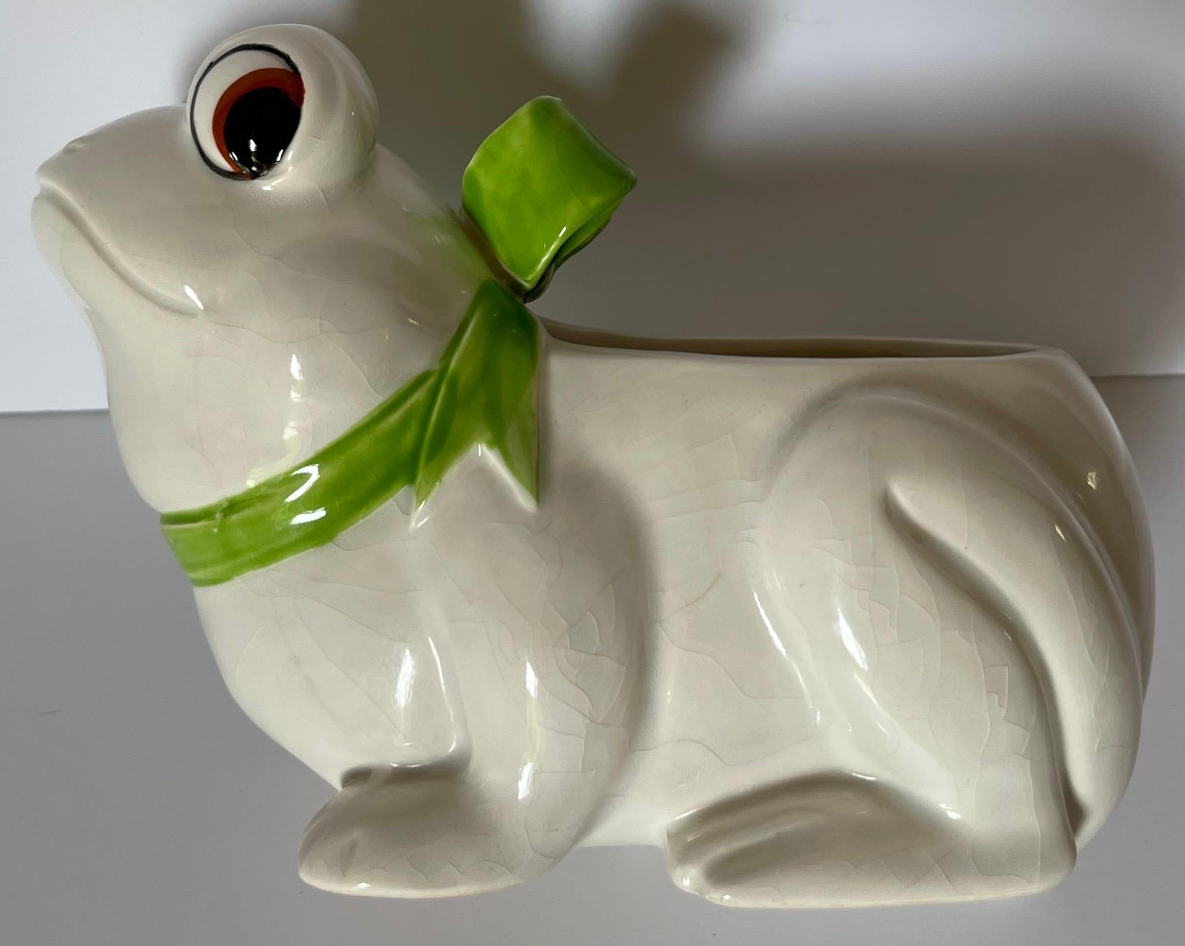 Jardinière grenouille en céramique des années 1970 avec nœud vert en vente 3