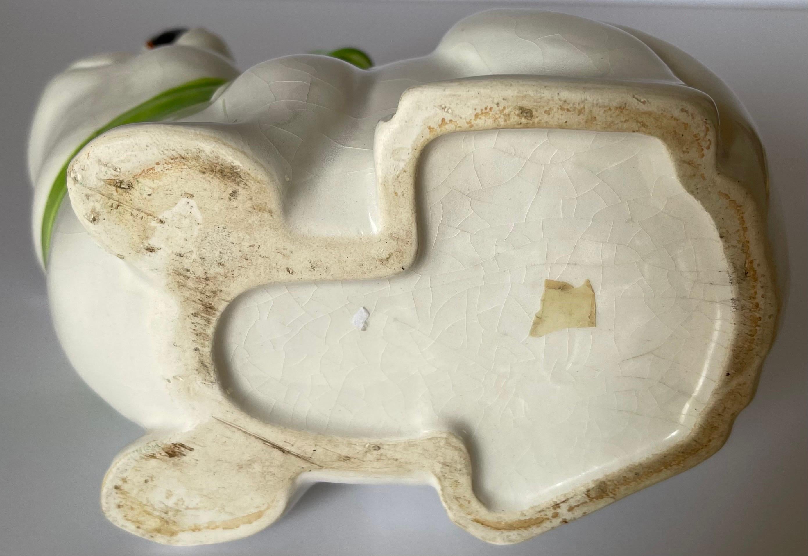 Jardinière grenouille en céramique des années 1970 avec nœud vert en vente 5