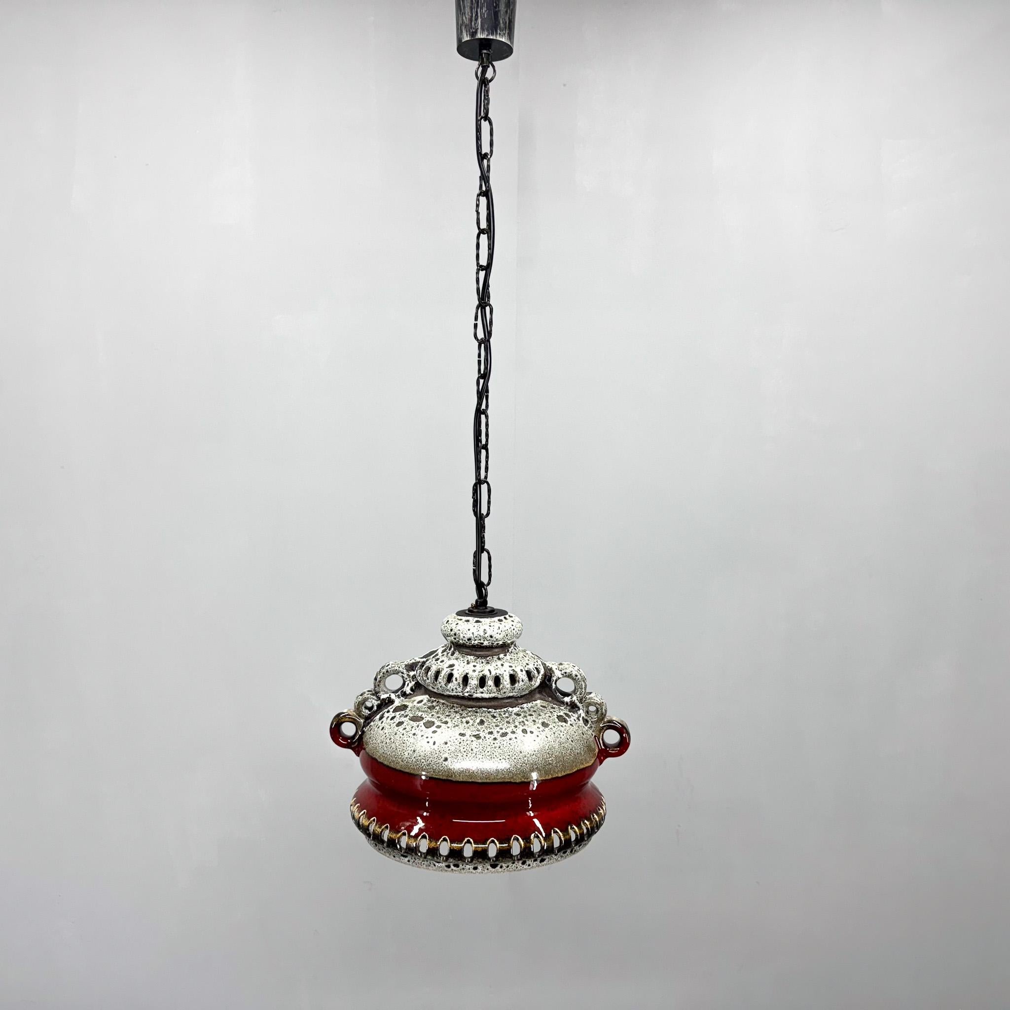 Vintage glazed ceramic pendant light. Made in Germany in the 1970's. Original, fully functional wiring, metal chain and plastic canopy. 
Bulb: 1x E26 (E27).