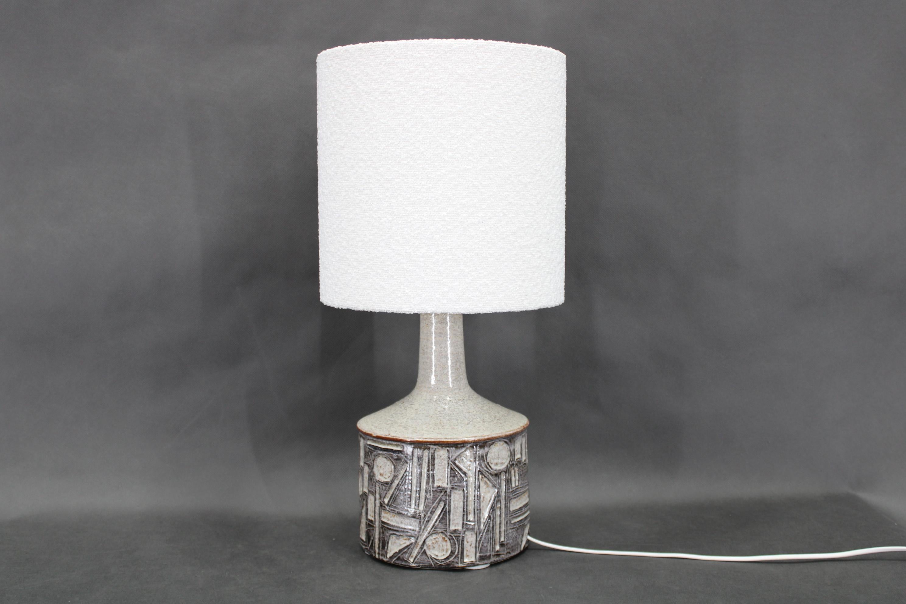 Mid-Century Modern Lampe de table des années 1970 en céramique d'Axella avec abat-jour en tissu, Danemark en vente