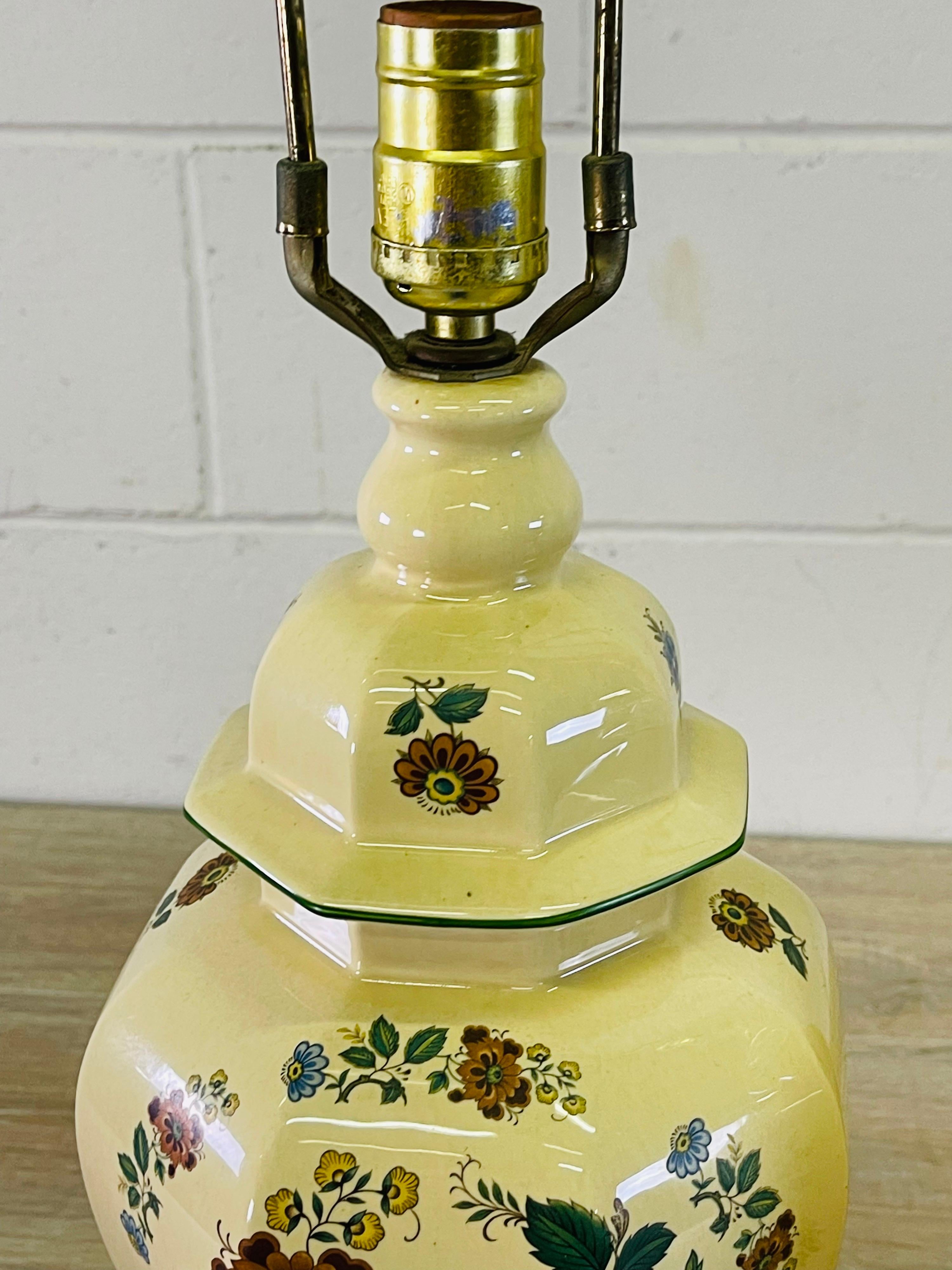 Ottone Lampade da tavolo a urna in ceramica anni '70 di Nathan Lagin, coppia in vendita