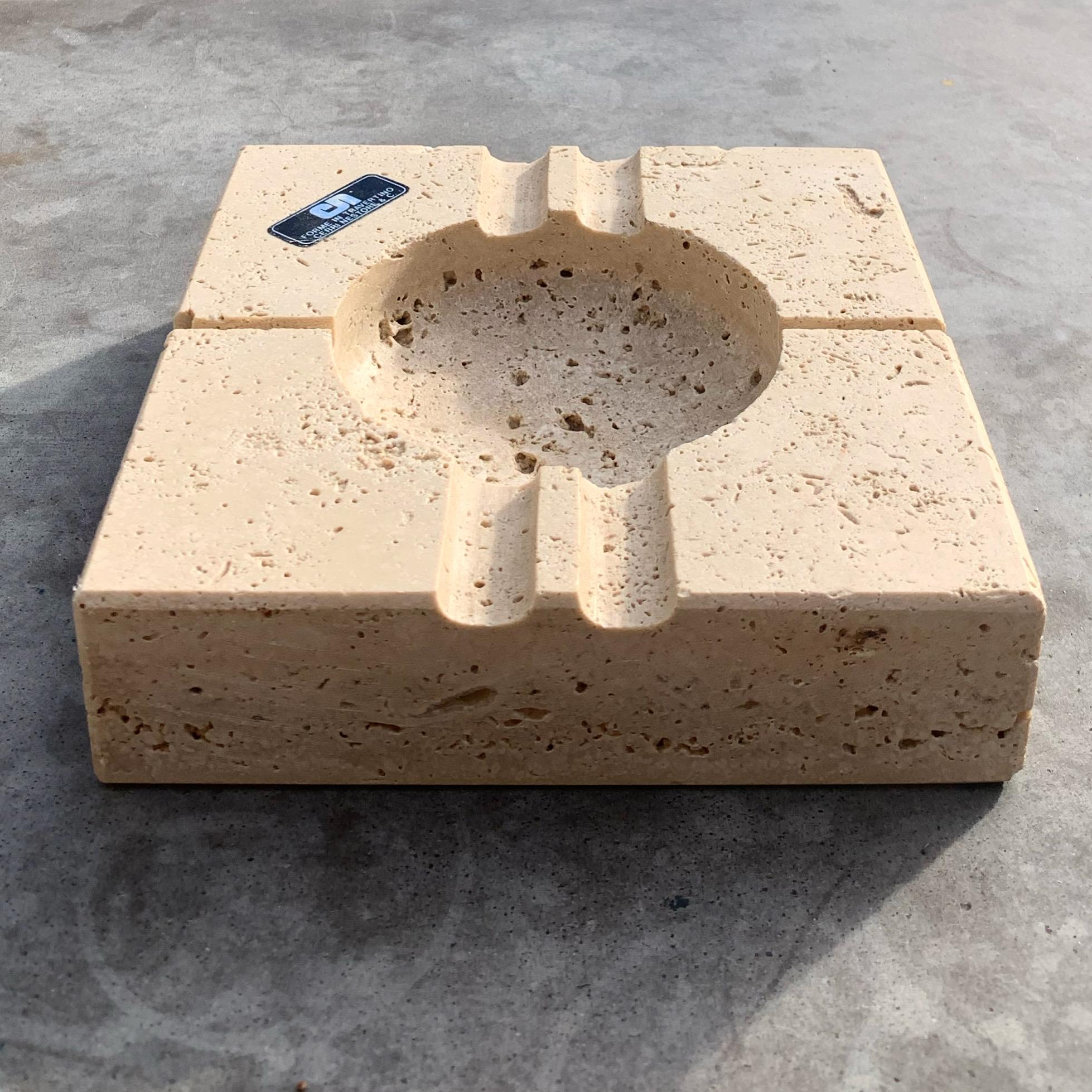 1970s Cerri Nestore ashtray in solid travertine. Minor signs of age (as in slide 8) but overall fab condition.
Measures: 5.5” x 5.5” x 1.5”.
