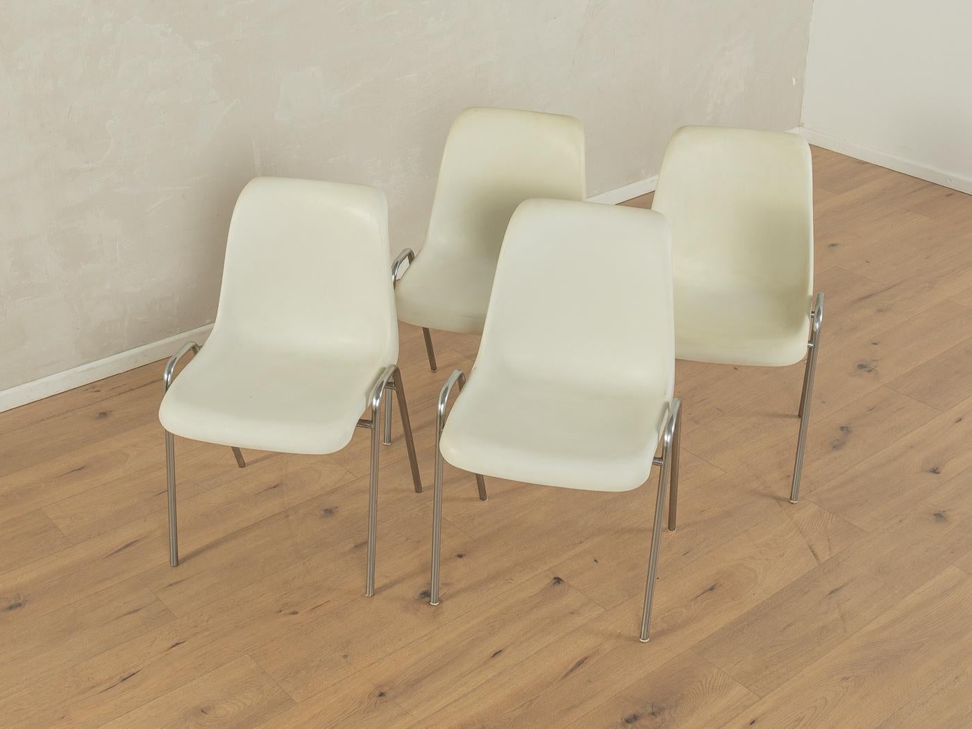 Classic dining chairs from the 1970s. Chrome-plated steel frame with a polypropylene seat shell in off white. Made in Germany.
The offer includes 4 chairs.