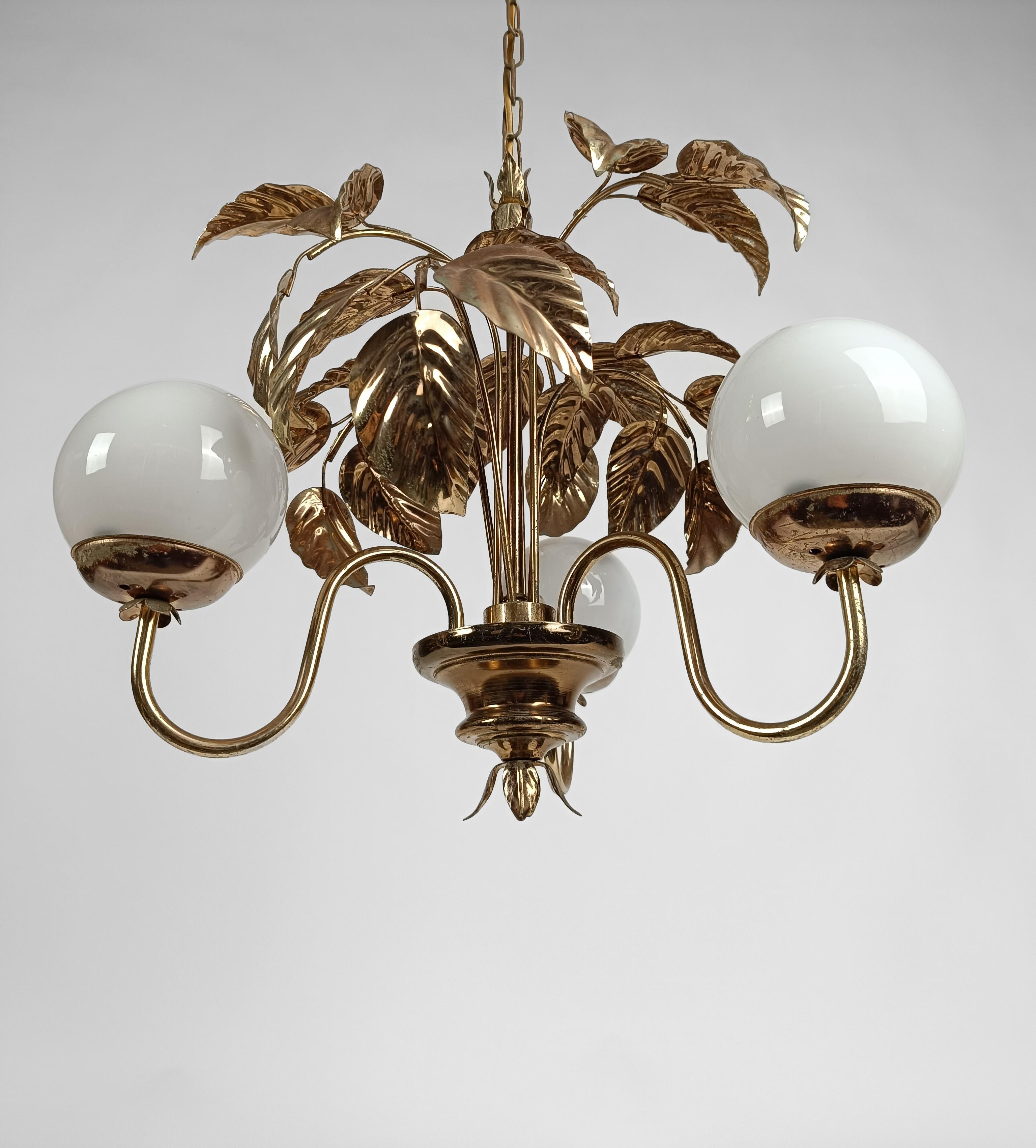 1970s Chandelier in the style of Hans Kögl with Gilded Leaves and White Opaline For Sale 4