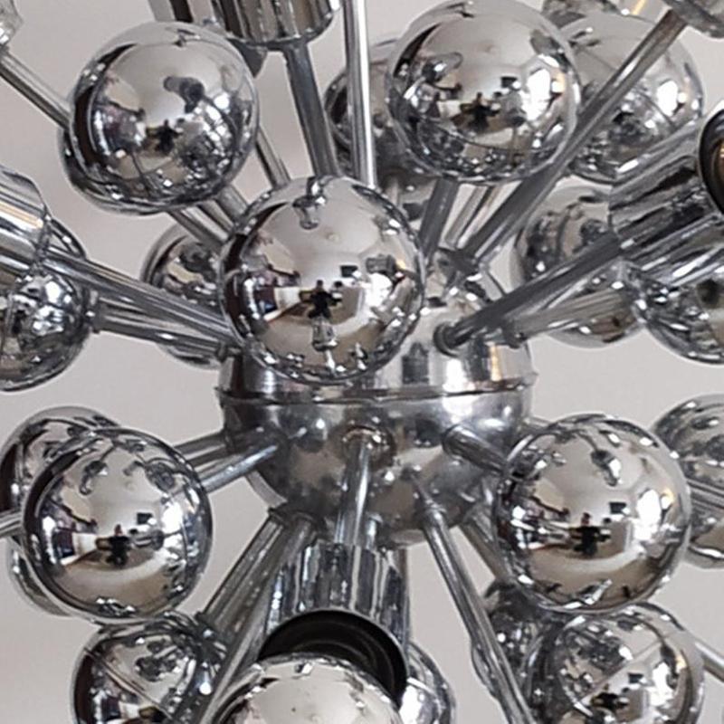 Italiano Lampadario anni '70 Sputnik di Goffredo Reggiani in cromo, Made in Italy in vendita