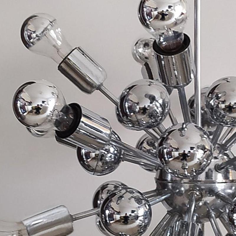 Fine XX secolo Lampadario anni '70 Sputnik di Goffredo Reggiani in cromo, Made in Italy in vendita