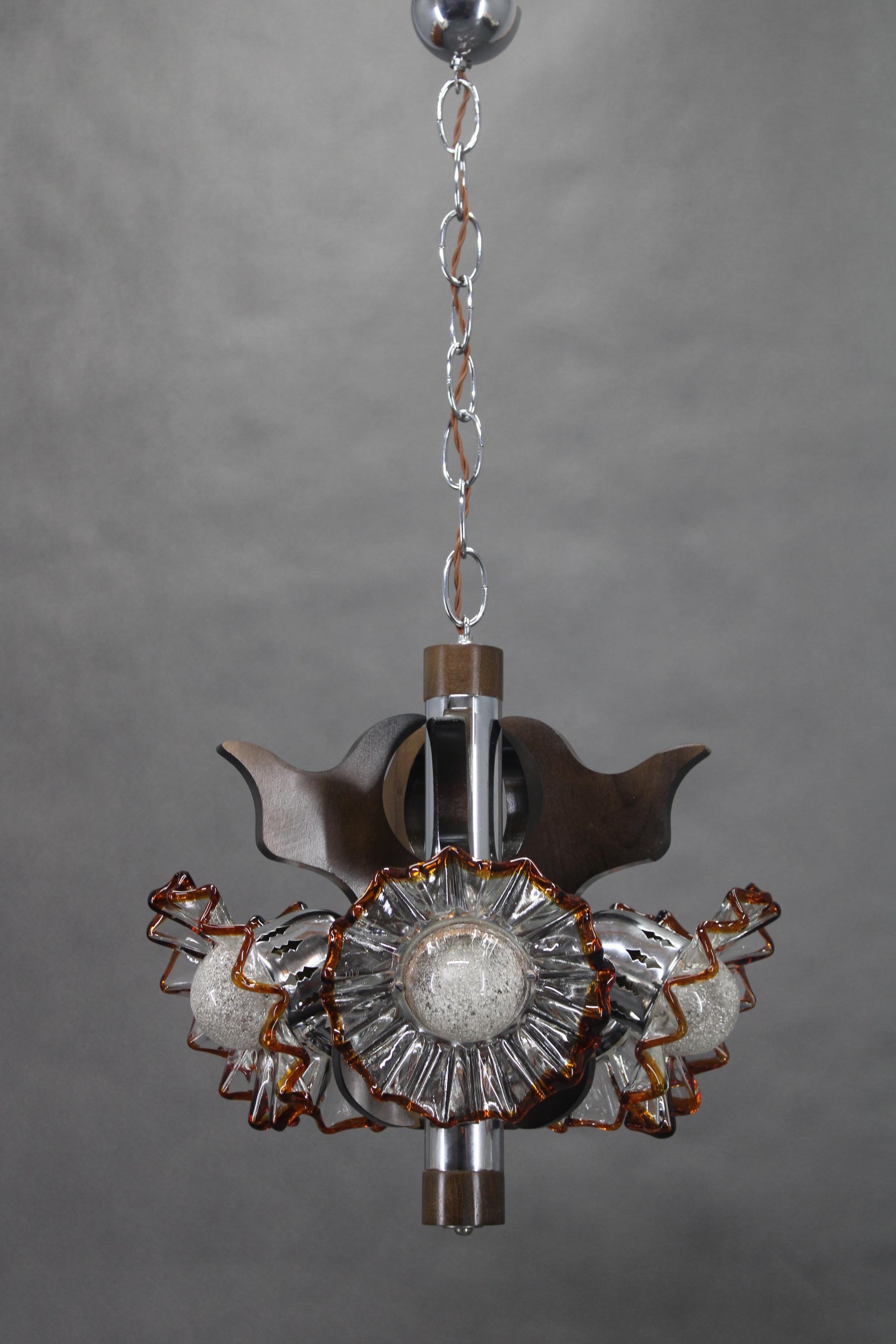 1970er Kronleuchter mit Murano-Glasschirmen, Italien (Moderne der Mitte des Jahrhunderts) im Angebot