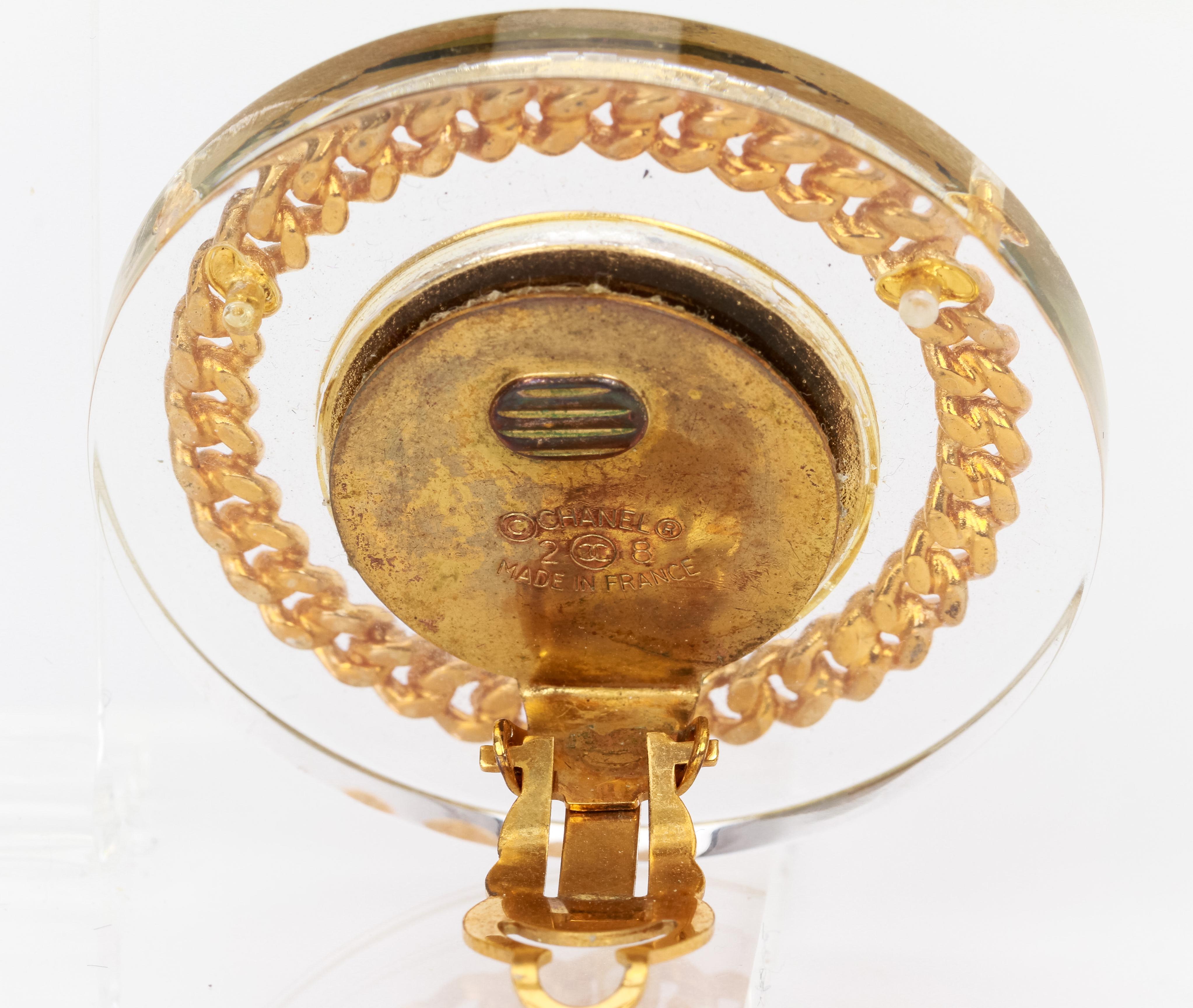 1970er Chanel Goldkette & Perlen-Clip-Ohrringe Damen im Angebot