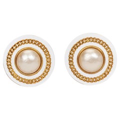 Orecchini a clip con catena e perle in oro Chanel anni '70