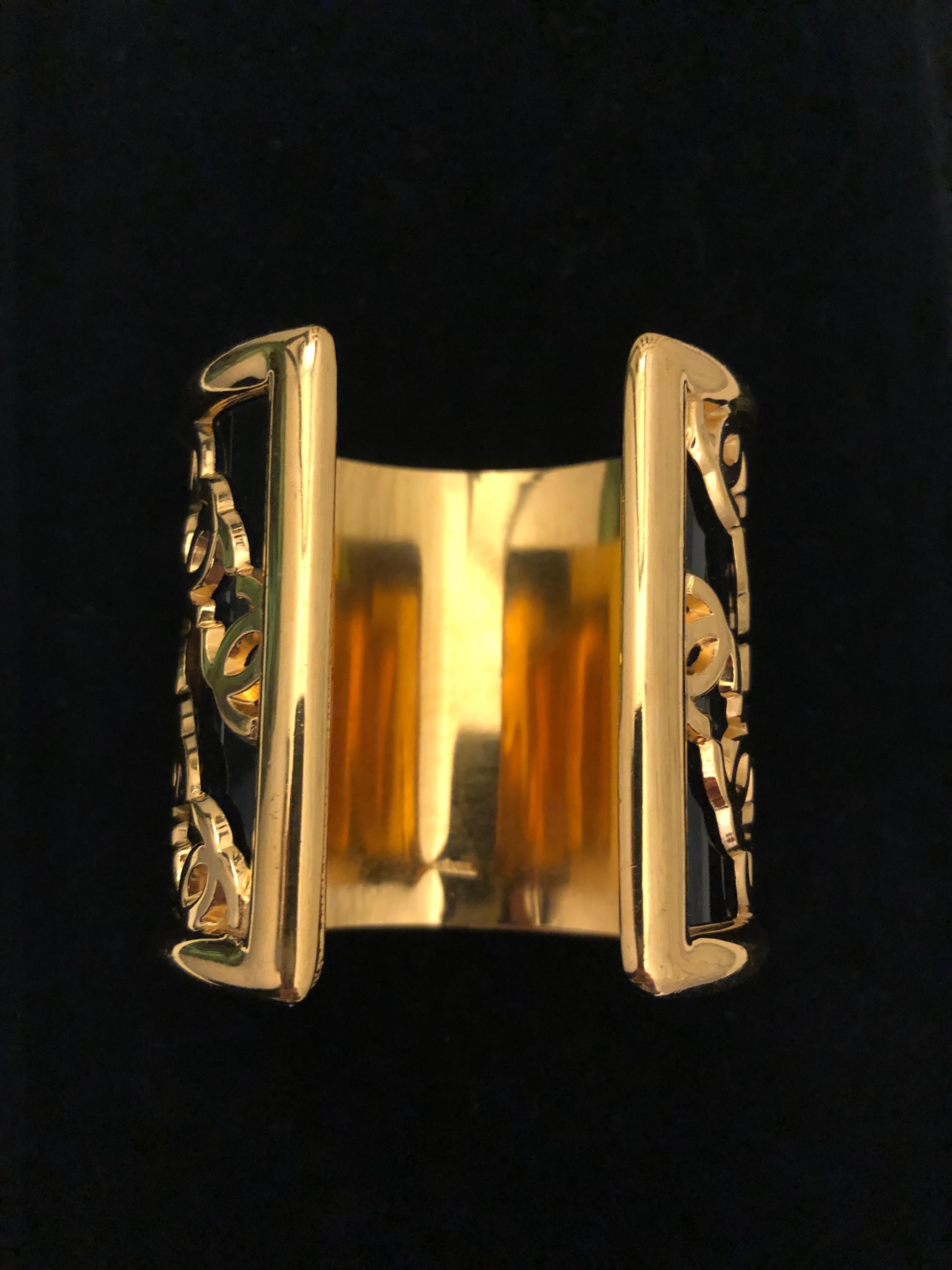 1980s Vintage CHANEL Gold Toned and Black Multi CC Statement Cuff Bracelet In Good Condition In Bangkok, TH