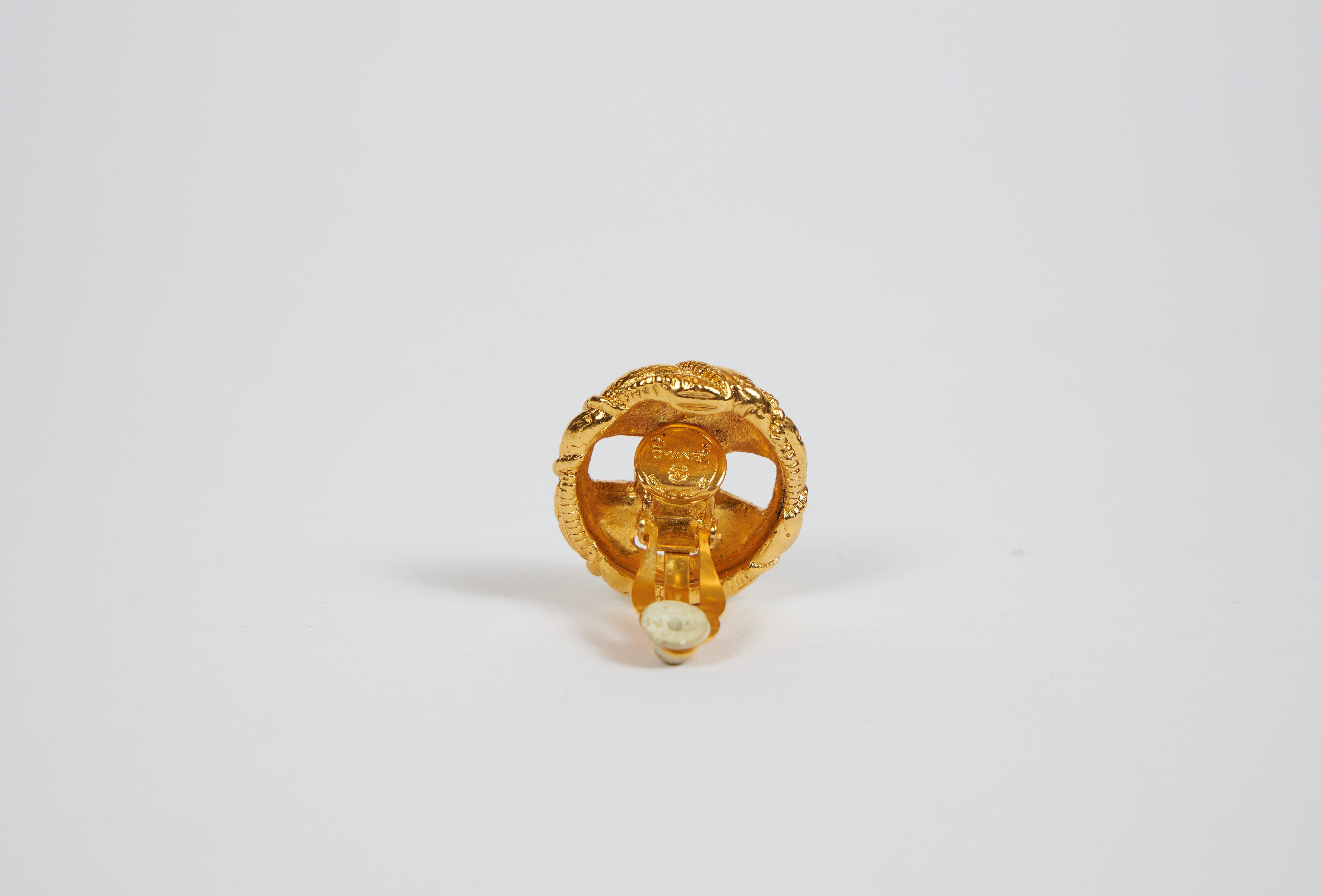 Women's 1970's Chanel Knot Gold Clip Earrings