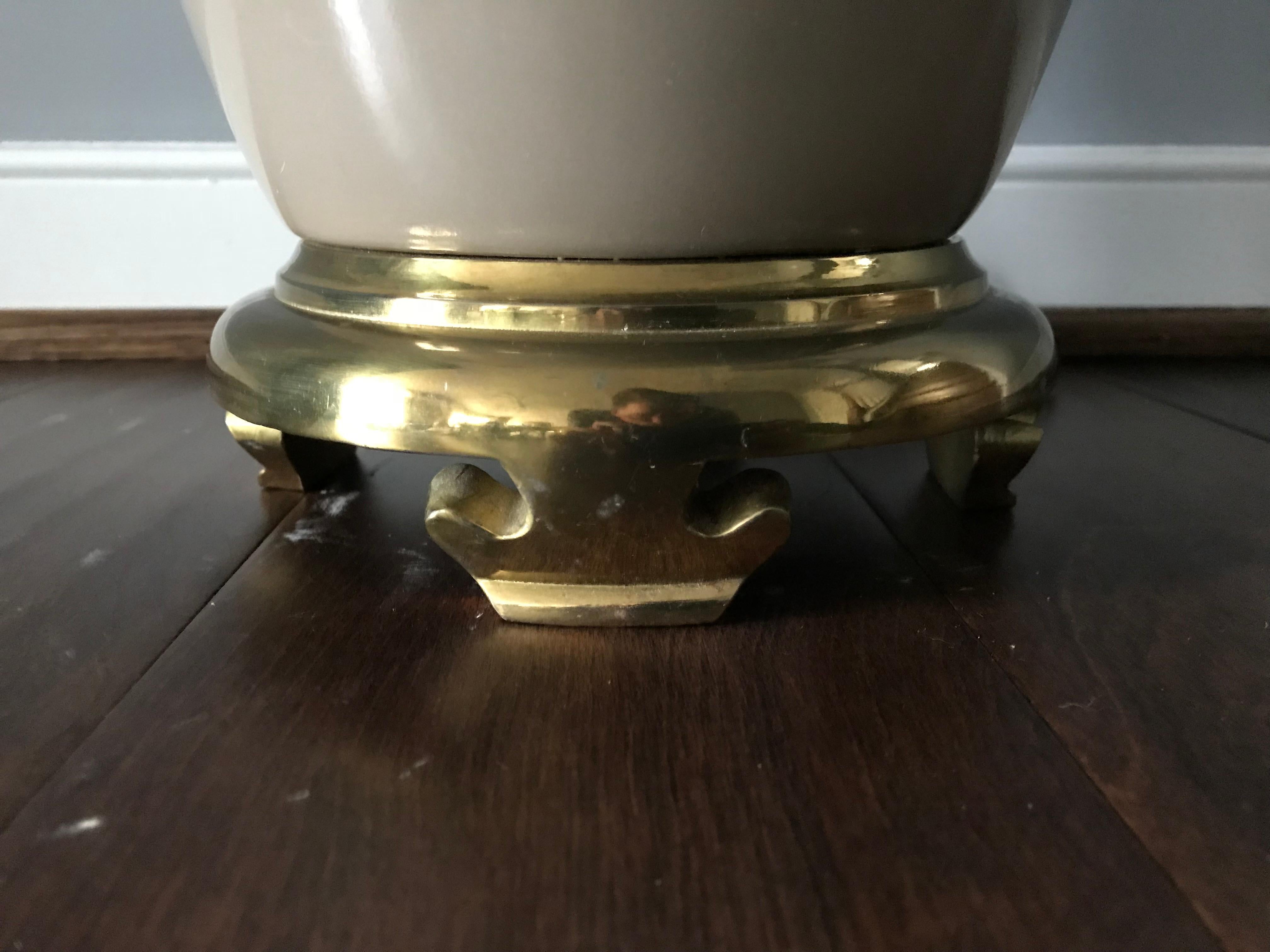 1970s Chapman Brass and Ceramic Pagoda Motif Lamp In Good Condition In Richmond, VA