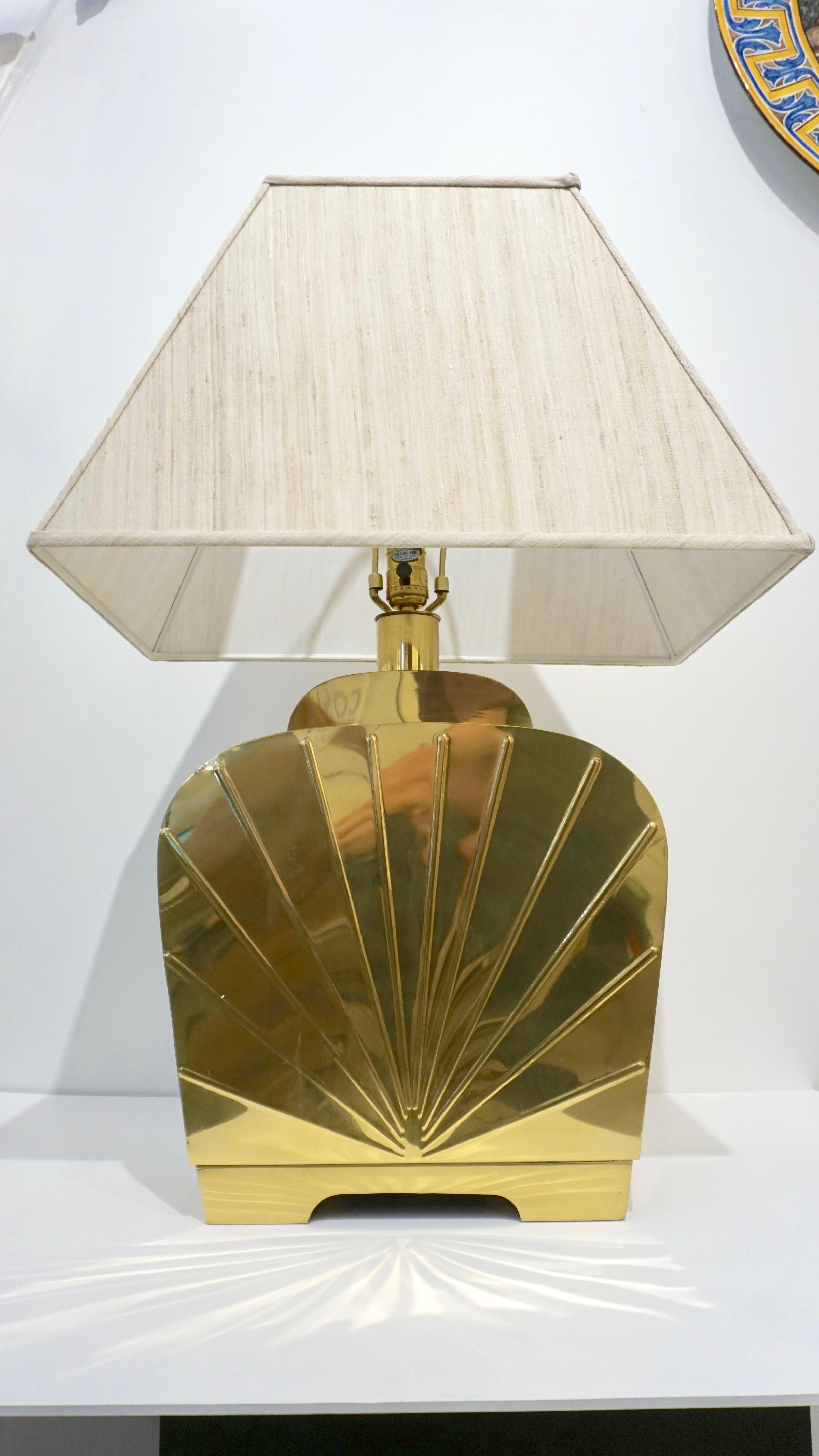 Ein Paar Hollywood Regency-Lampen aus Gold und Messing, Chapman Vintage Art Deco Design, 1970er Jahre im Angebot 8