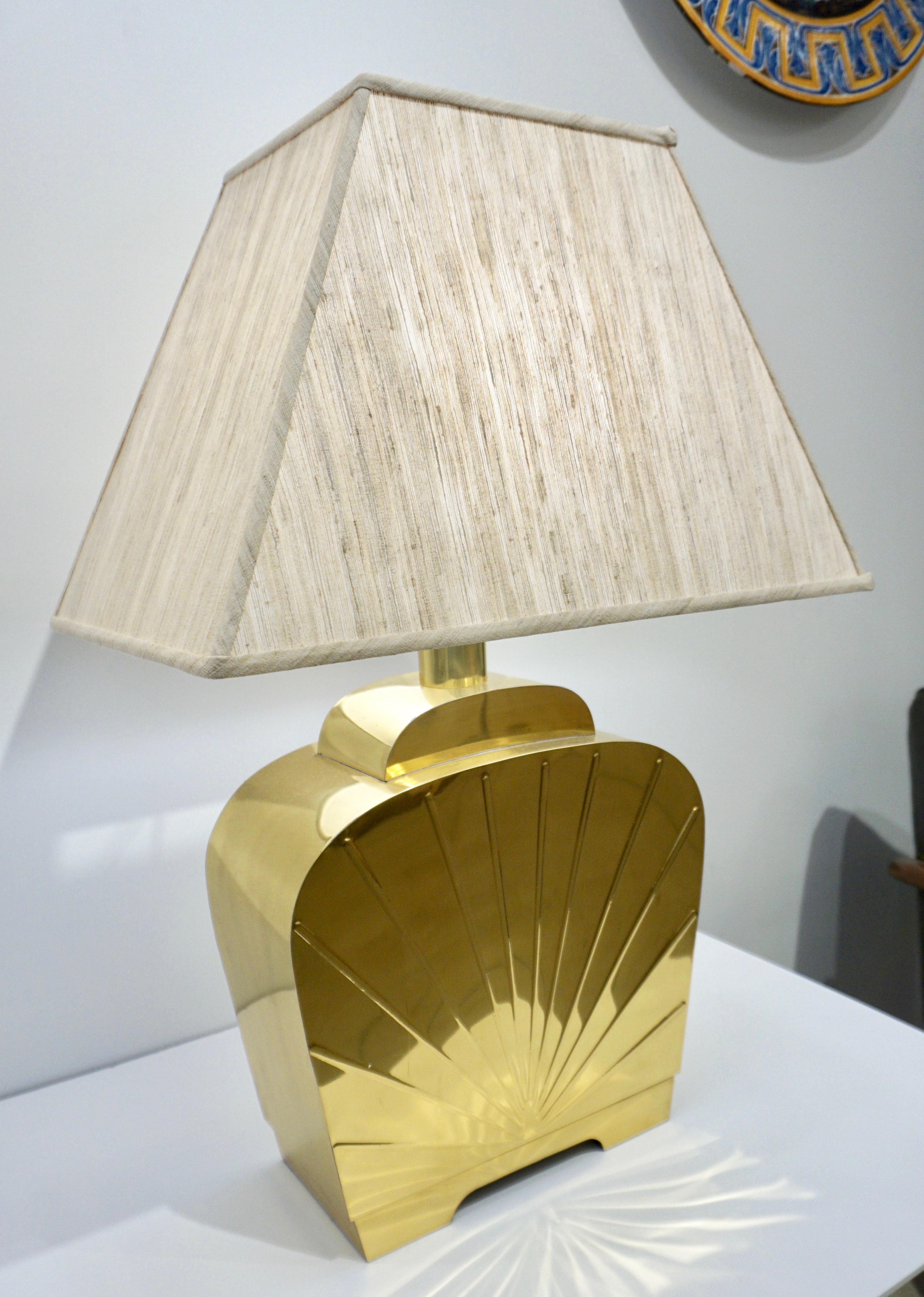 Ein Paar Hollywood Regency-Lampen aus Gold und Messing, Chapman Vintage Art Deco Design, 1970er Jahre (Art déco) im Angebot