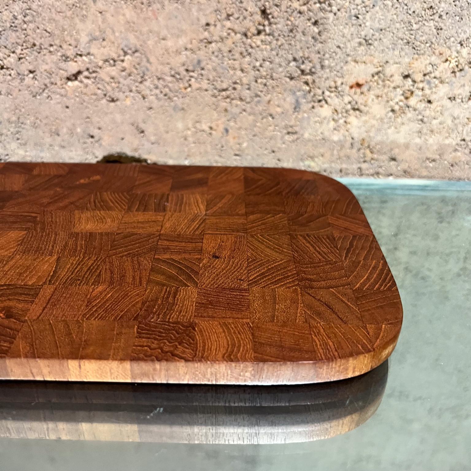 1970s Charcuterie Cheese Board Staved Teak In Good Condition For Sale In Chula Vista, CA
